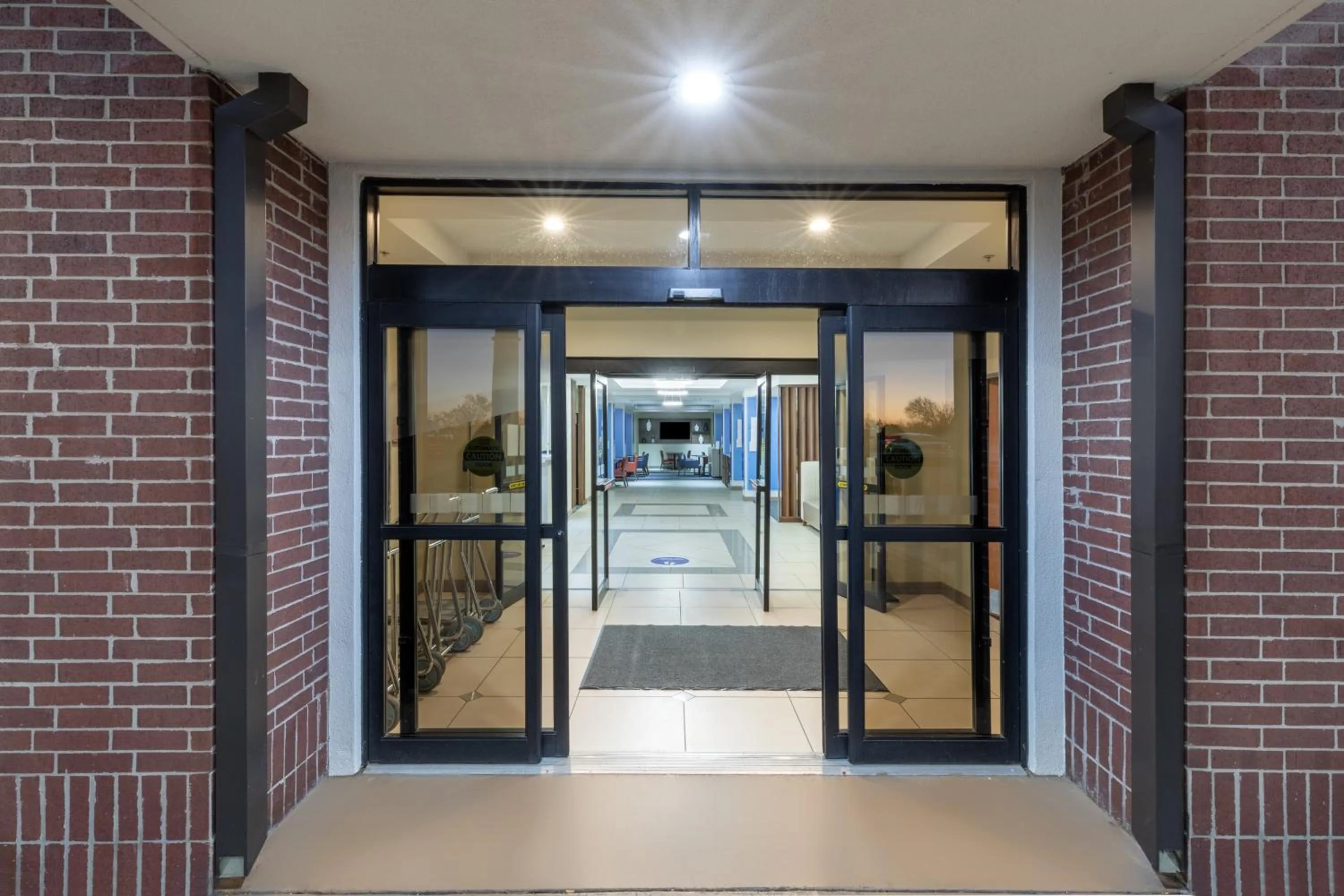 Property building in Holiday Inn Express and Suites Pryor by IHG