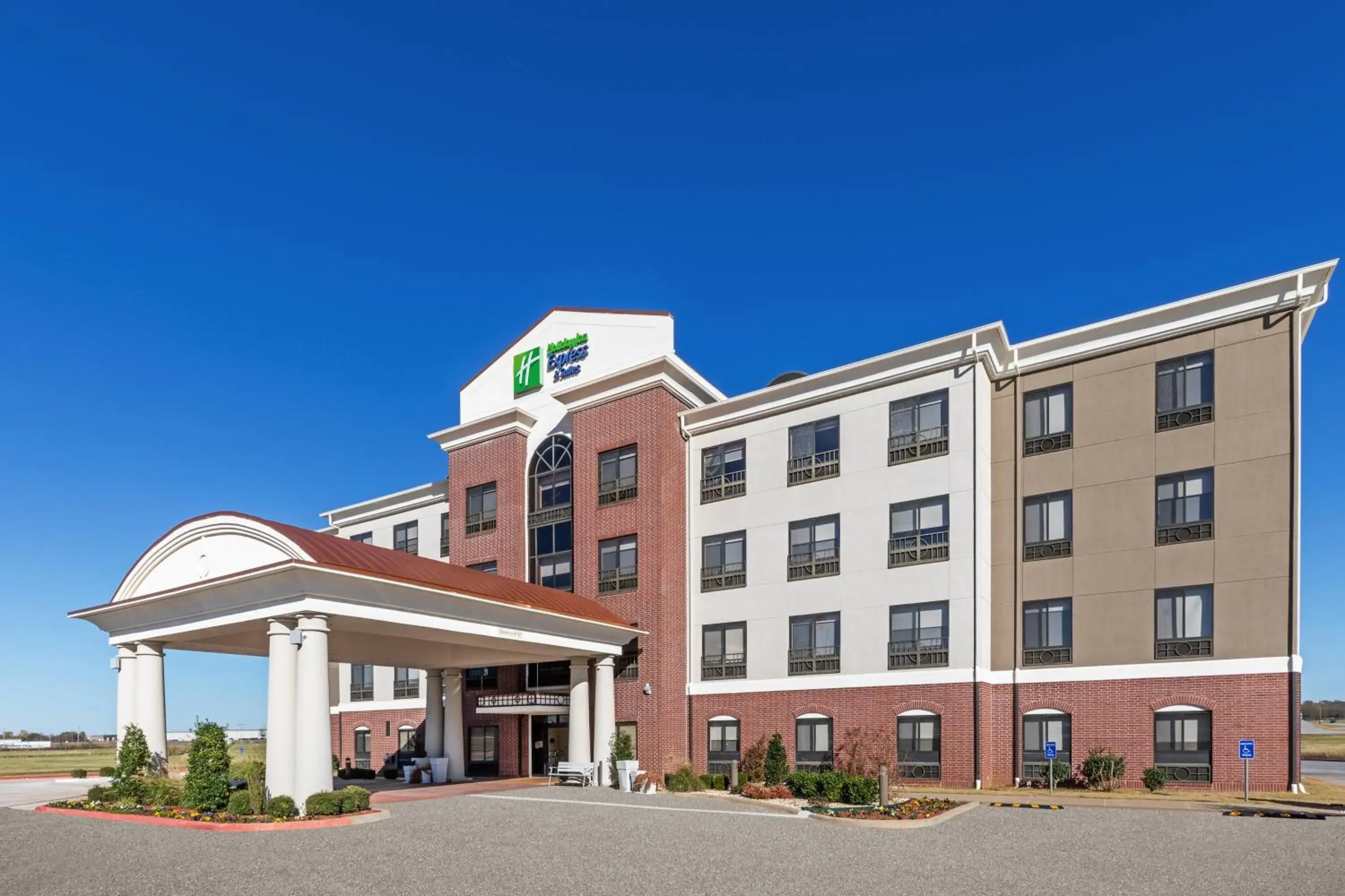 Property building in Holiday Inn Express and Suites Pryor by IHG Property building in Holiday Inn Express and Suites Pryor by IHG