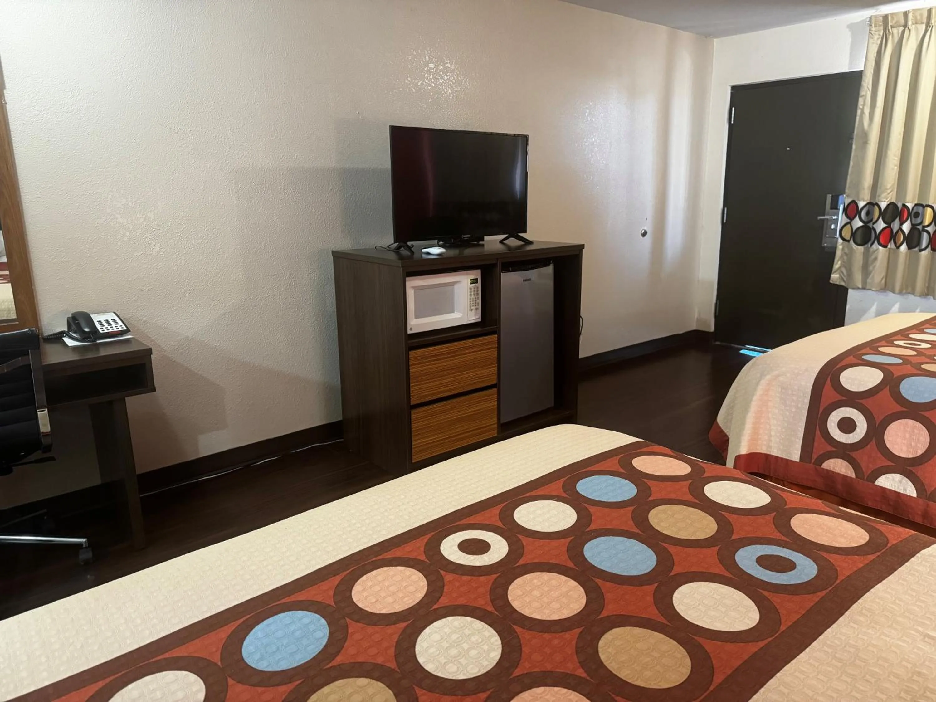 TV and multimedia, Bed in Super 8 by Wyndham Giddings