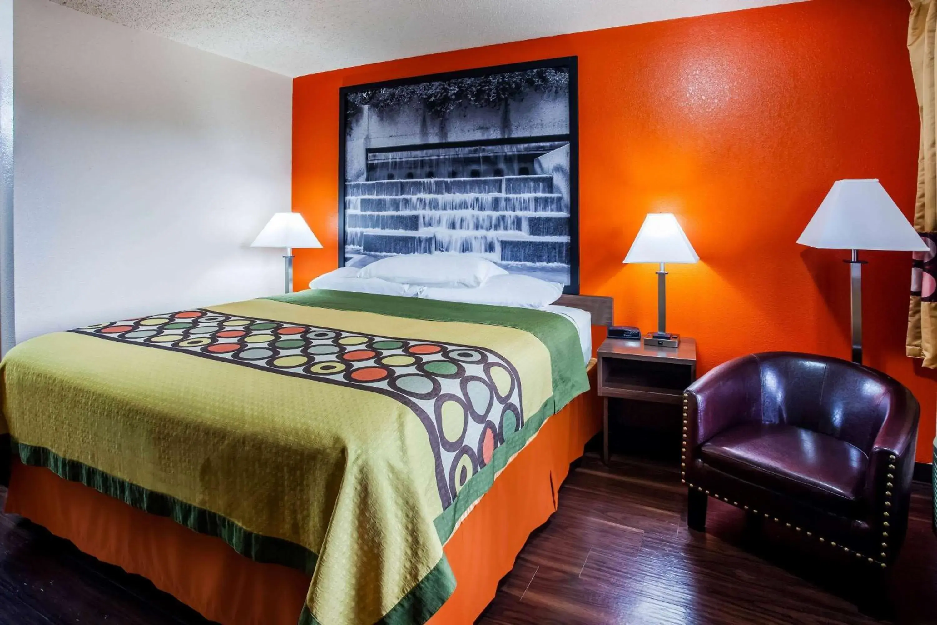 Photo of the whole room, Bed in Super 8 by Wyndham Giddings Photo of the whole room, Bed in Super 8 by Wyndham Giddings