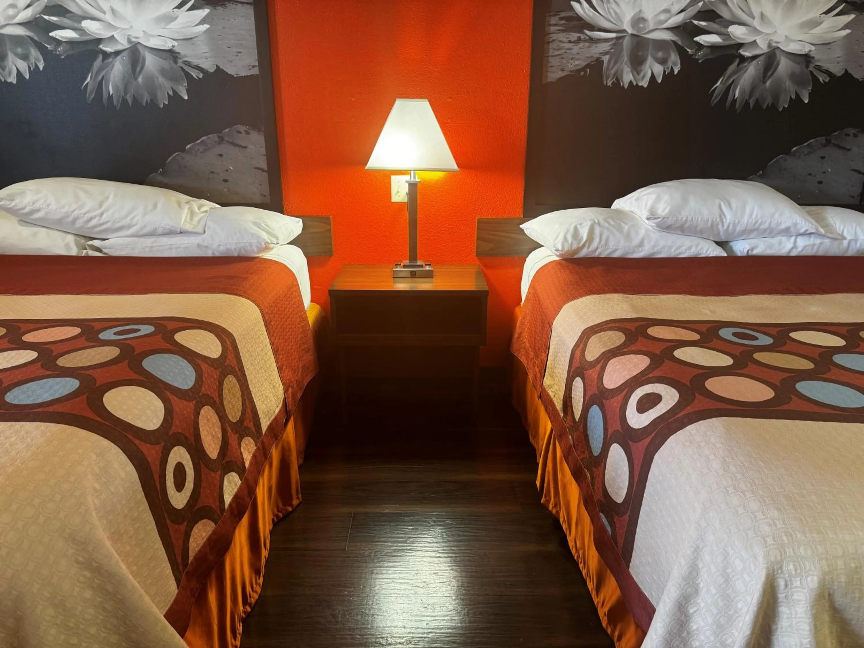 Bed in Super 8 by Wyndham Giddings