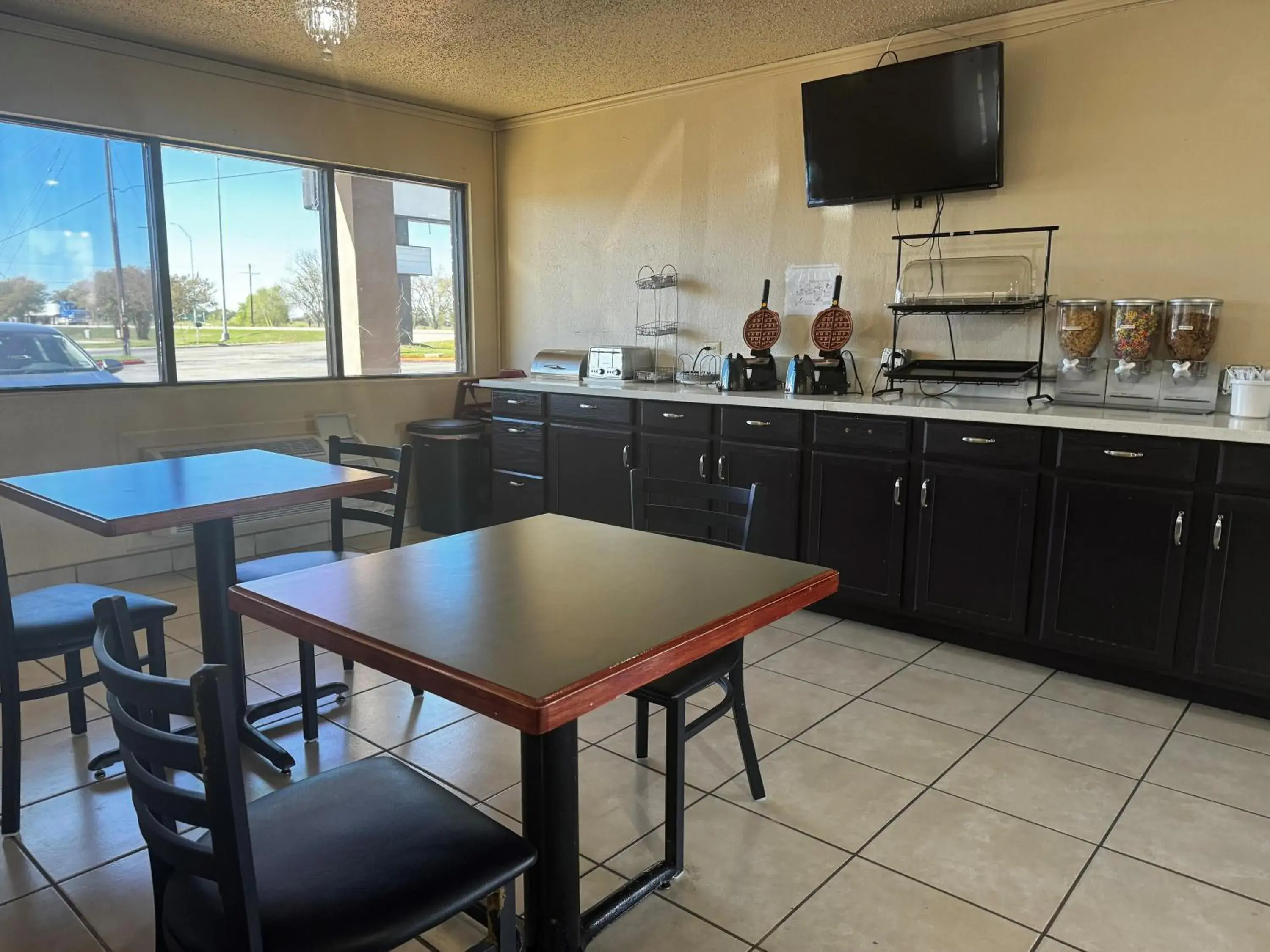 Breakfast in Super 8 by Wyndham Giddings Breakfast in Super 8 by Wyndham Giddings