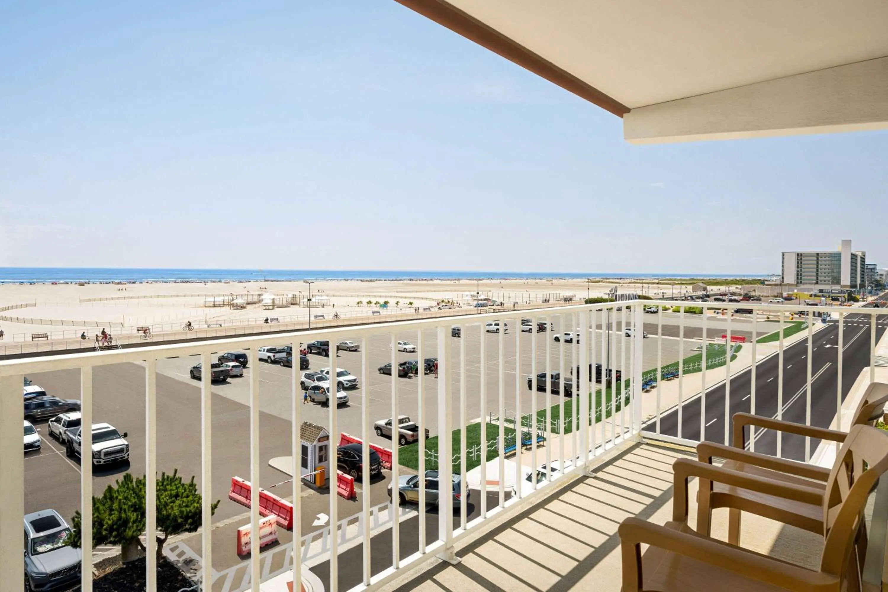 Balcony/Terrace in Days Inn & Suites by Wyndham Wildwood