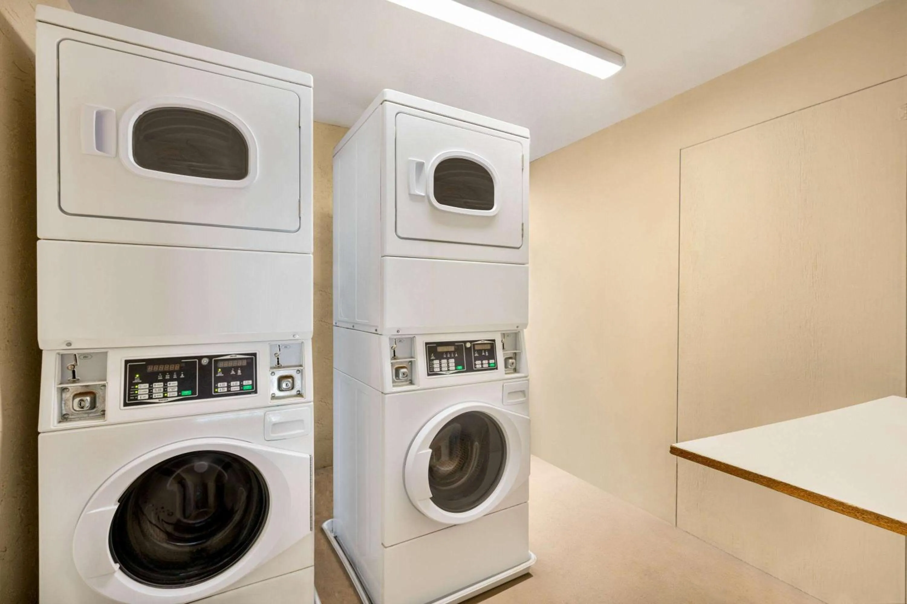 On site, Kitchen/Kitchenette in Days Inn & Suites by Wyndham Wildwood