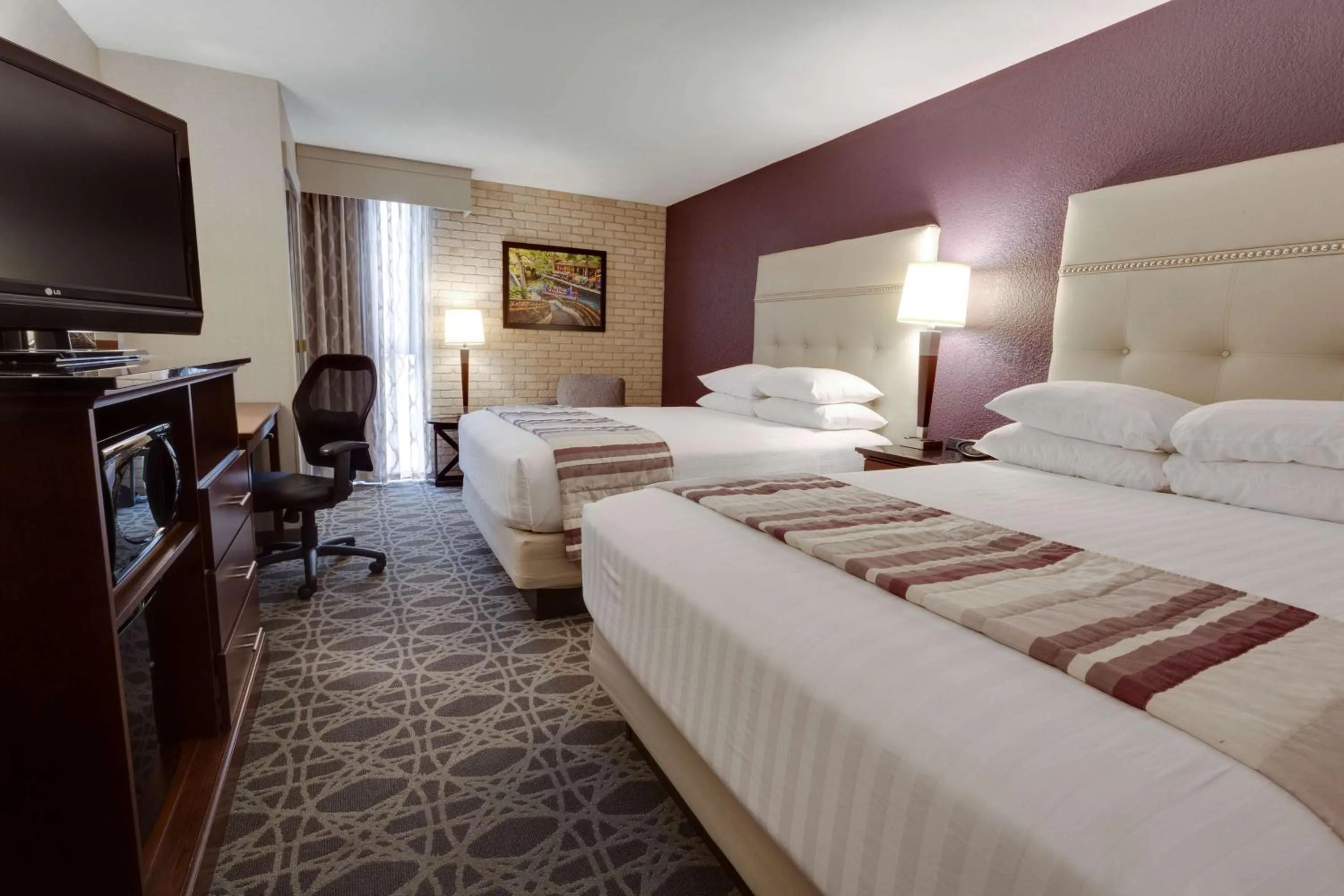 Photo of the whole room, Bed in Drury Inn & Suites San Antonio Northeast