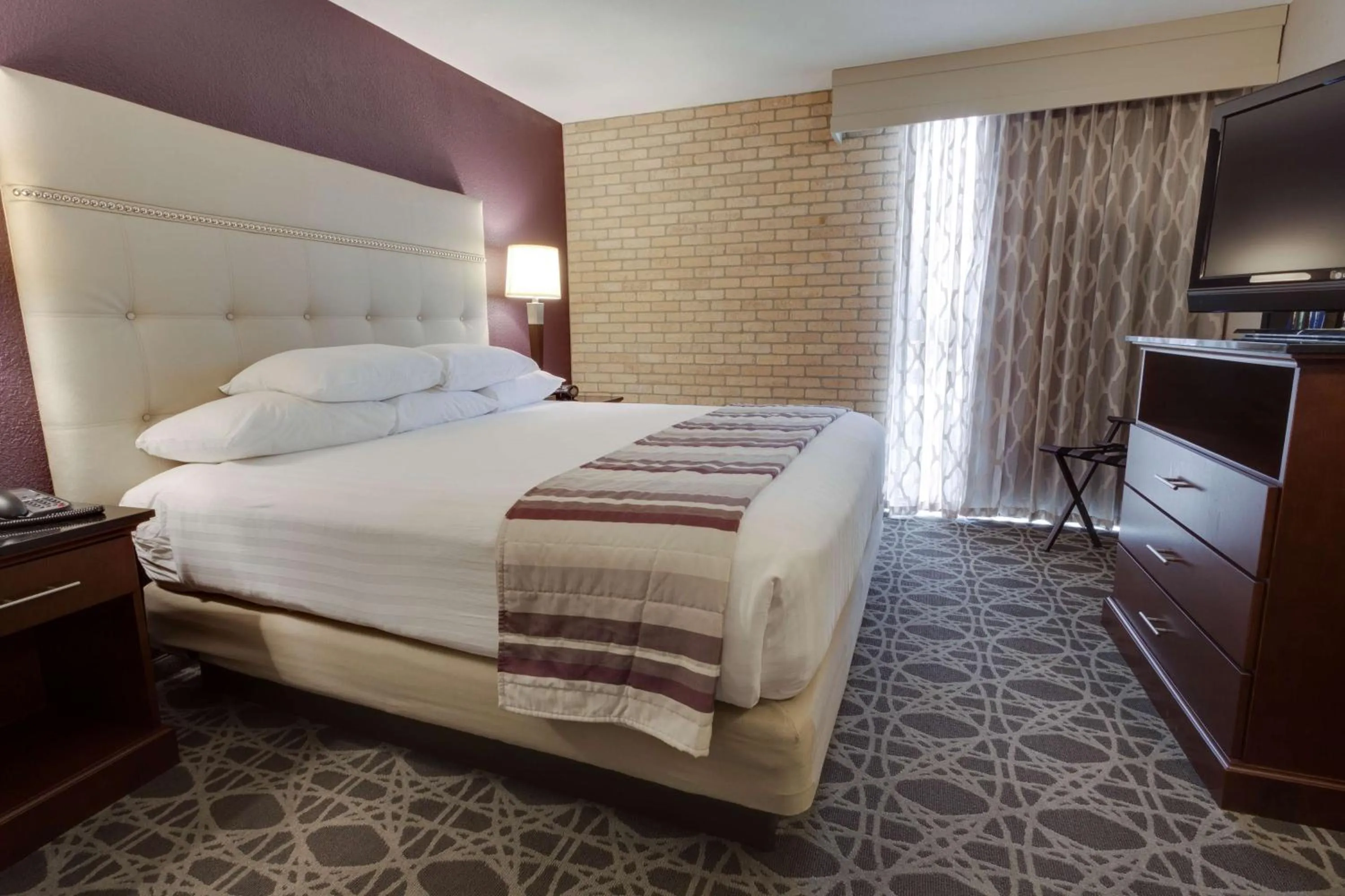 Photo of the whole room, Bed in Drury Inn & Suites San Antonio Northeast