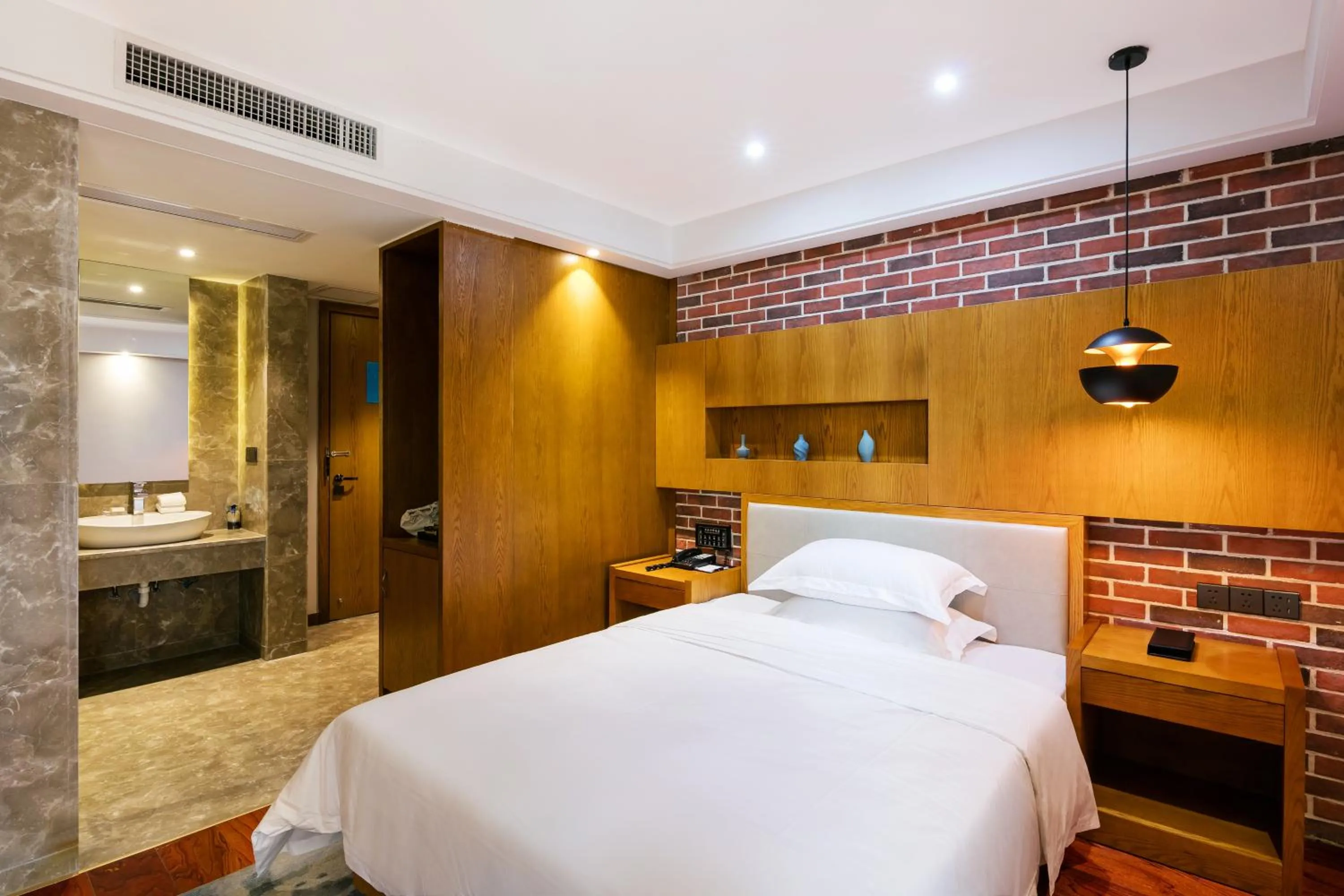 Double Room in Floral Hotel · Yingxi Riverside Deqing