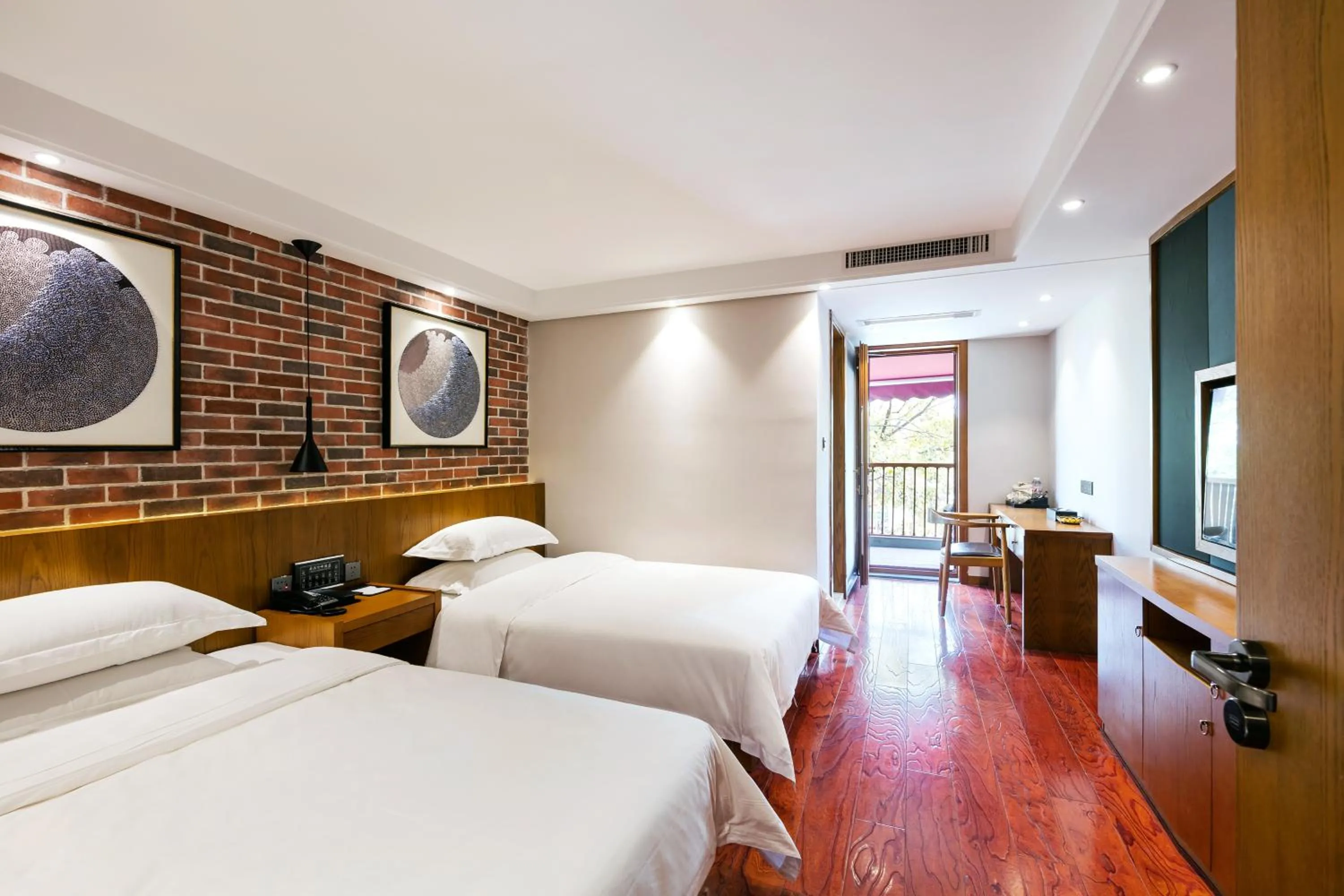 Twin Room in Floral Hotel · Yingxi Riverside Deqing