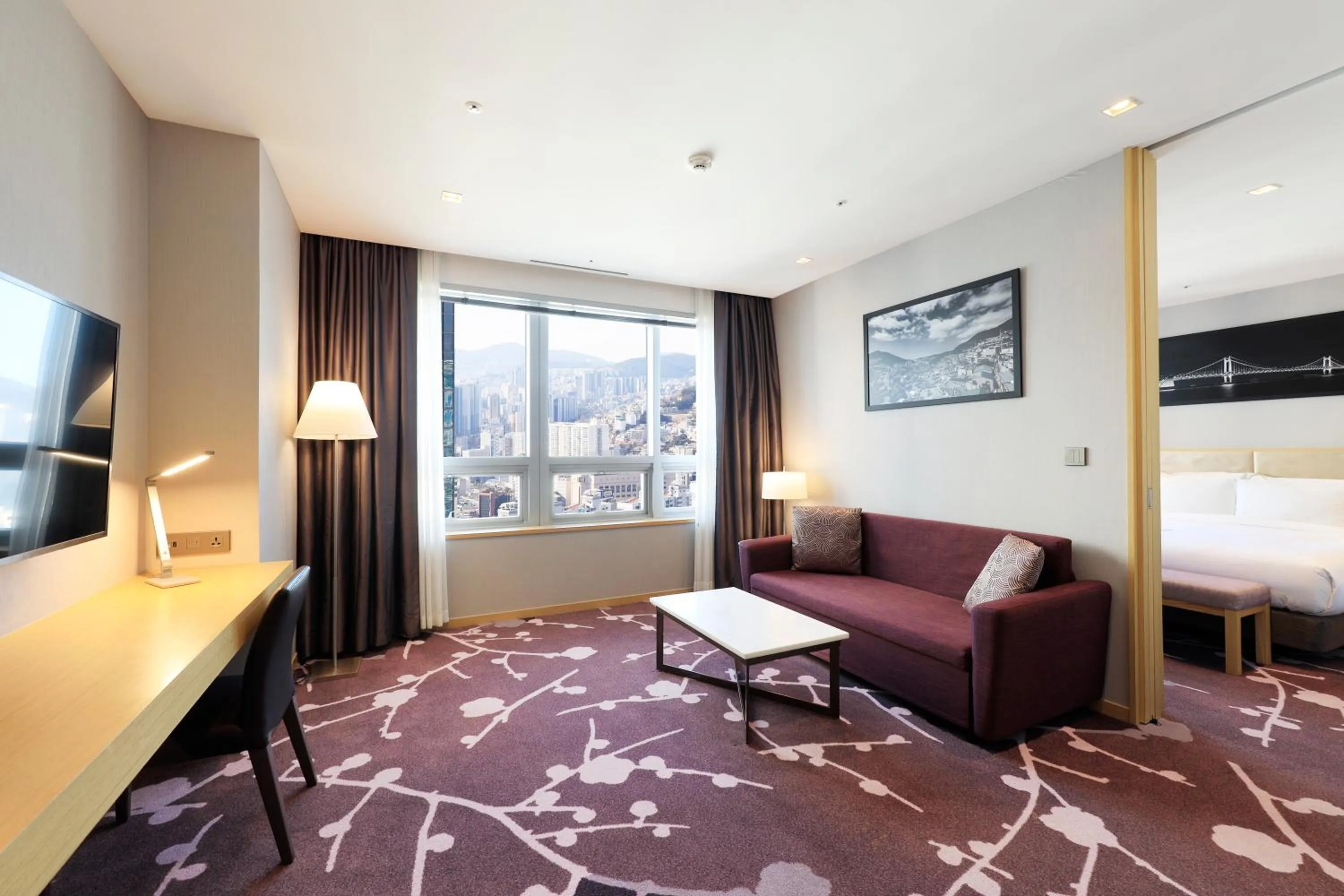 Photo of the whole room in Avani Central Busan