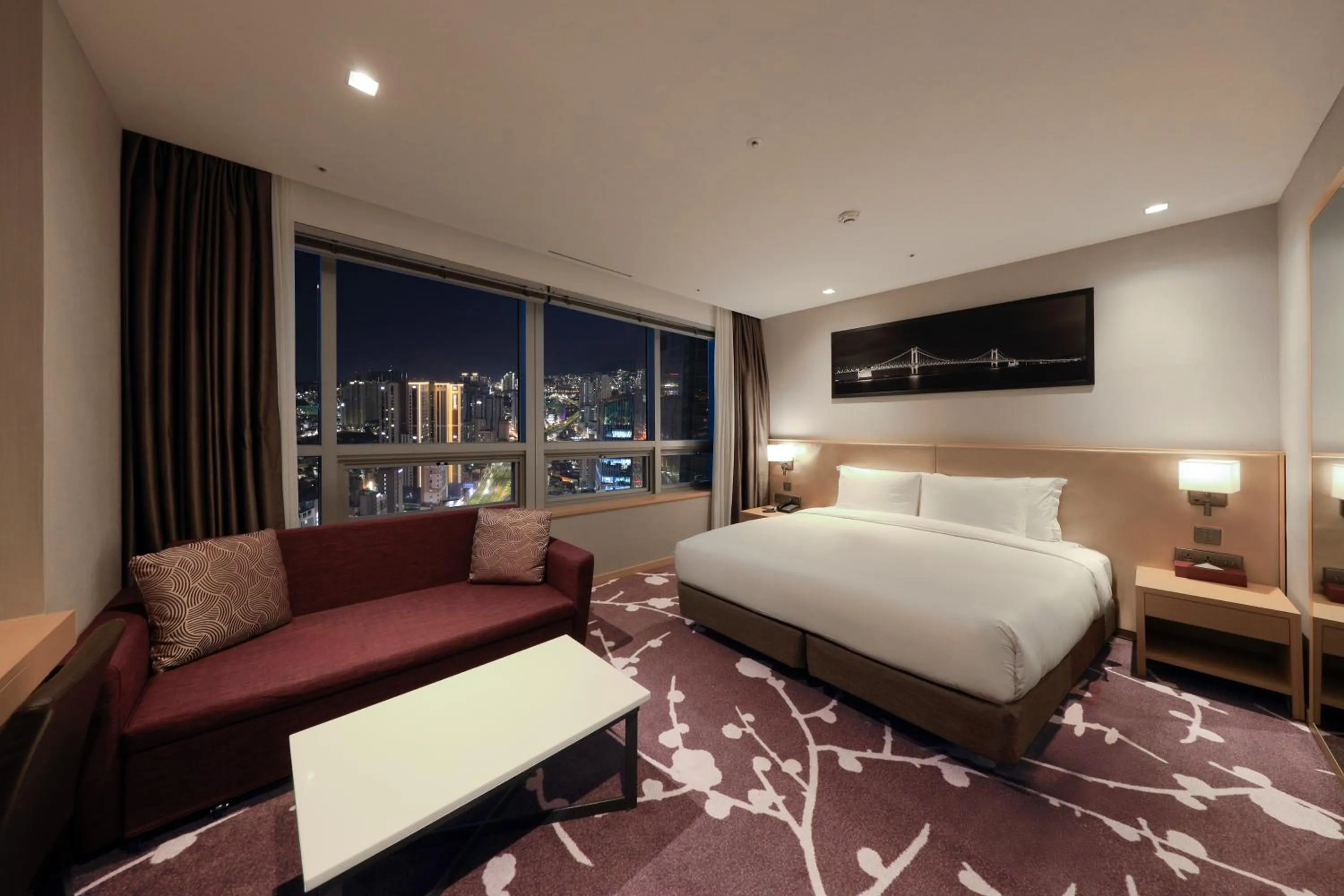 Photo of the whole room, Bed in Avani Central Busan