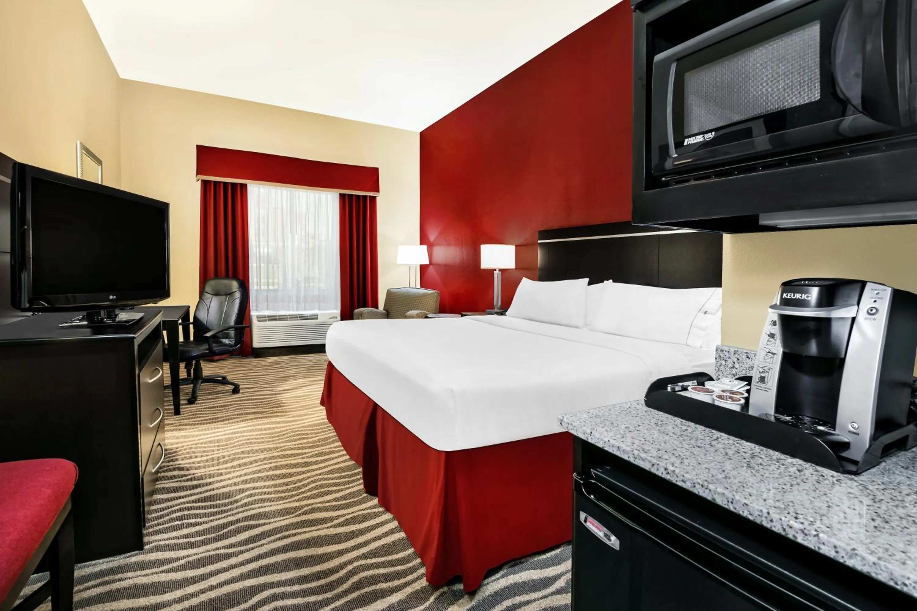Photo of the whole room, Bed in Holiday Inn Express & Suites Cotulla by IHG