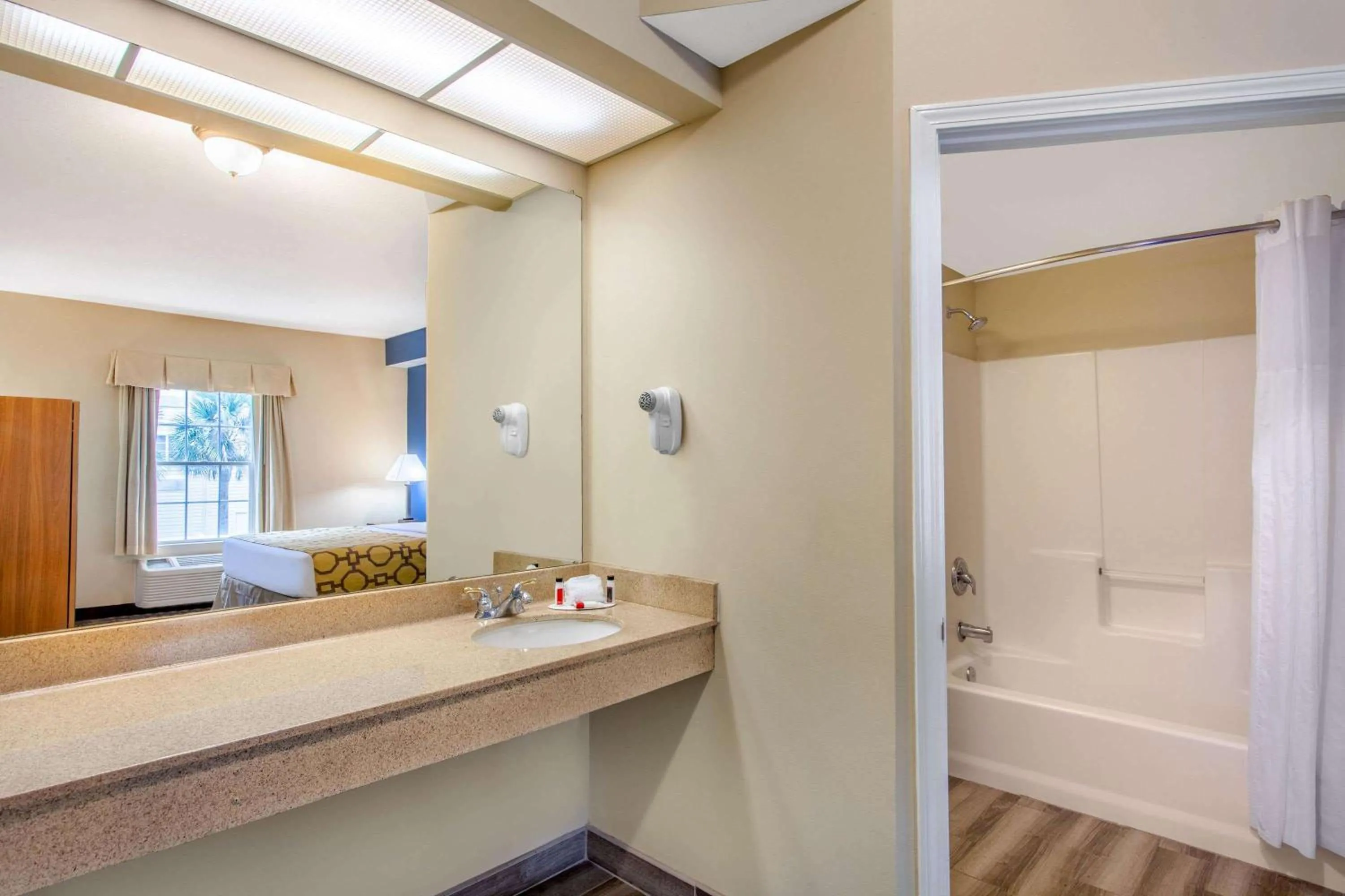 Bathroom, Bed in Baymont by Wyndham Jacksonville/Butler Blvd