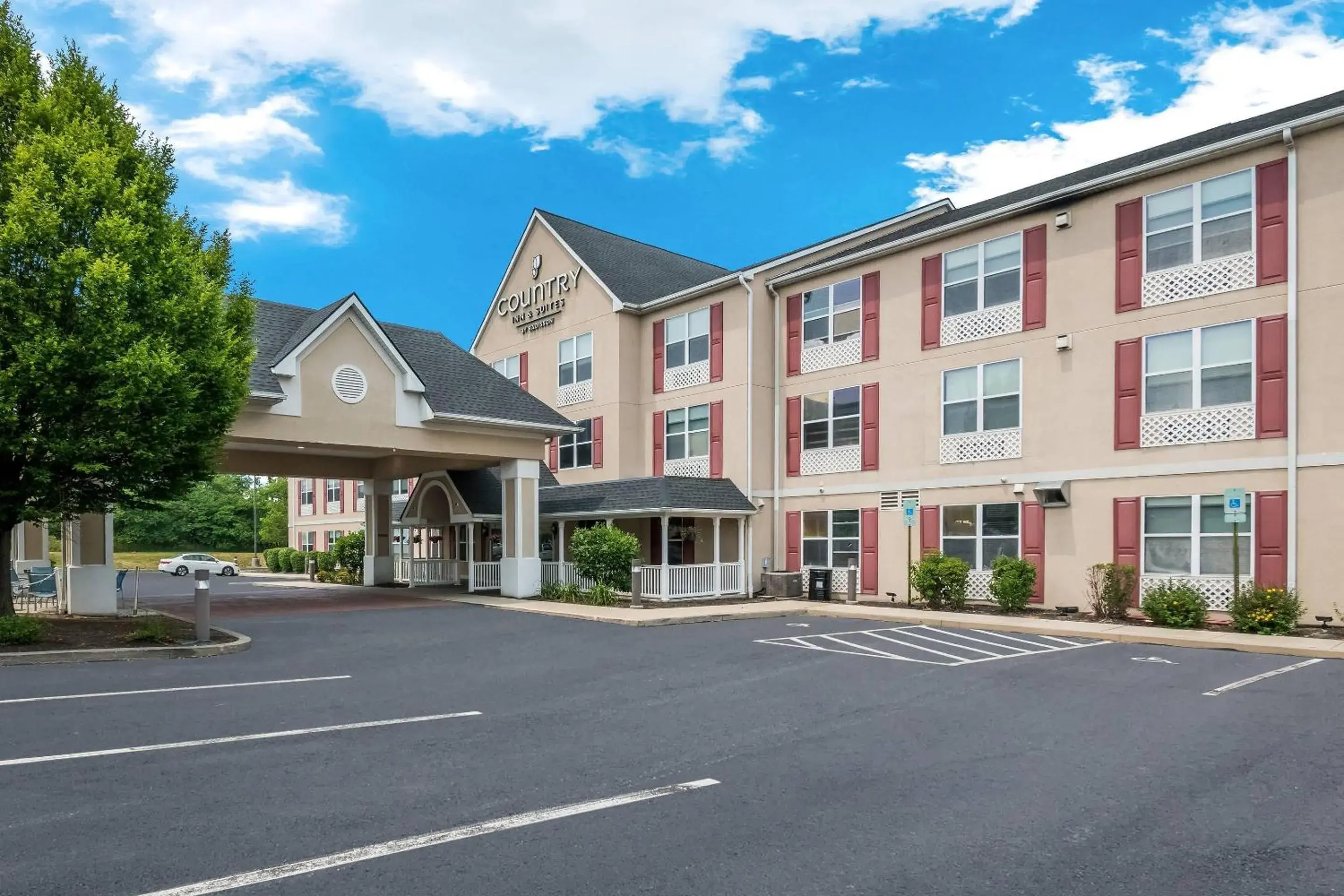 Property building in Country Inn & Suites by Radisson, Harrisburg Northeast - Hershey Property building in Country Inn & Suites by Radisson, Harrisburg Northeast - Hershey