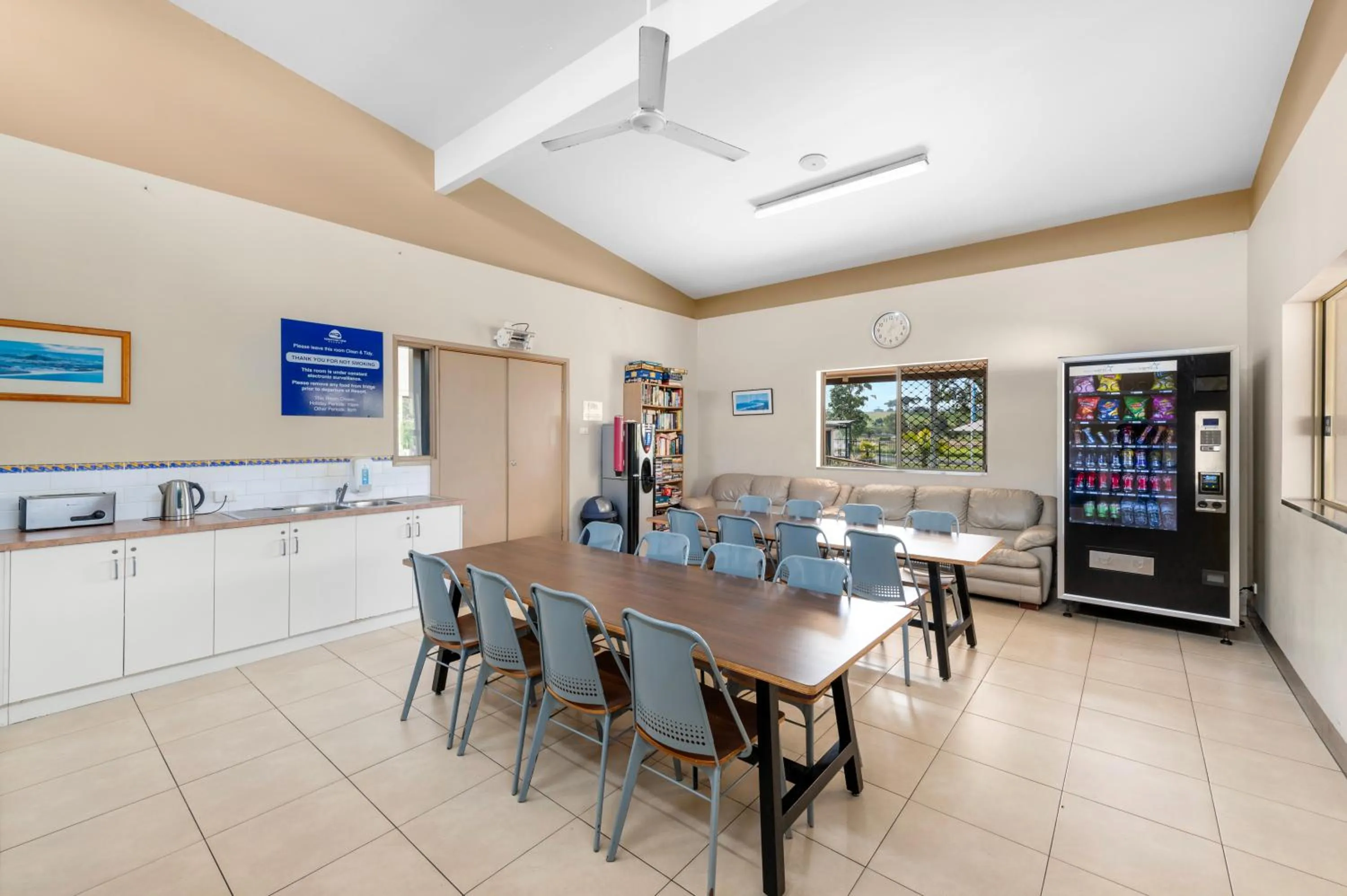 Communal lounge/ TV room in Mountain View Resort