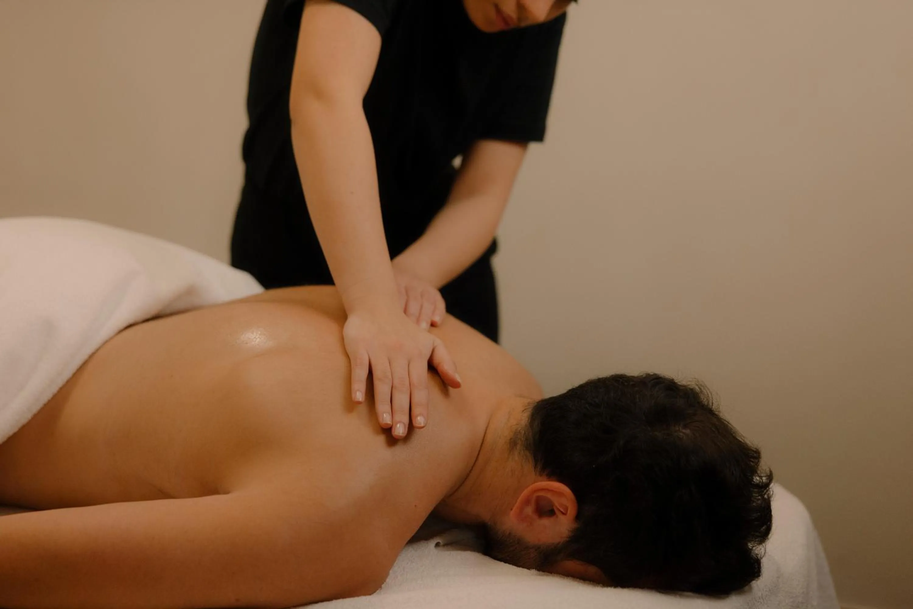 Massage in Château des Fleurs Hôtel & Spa Paris