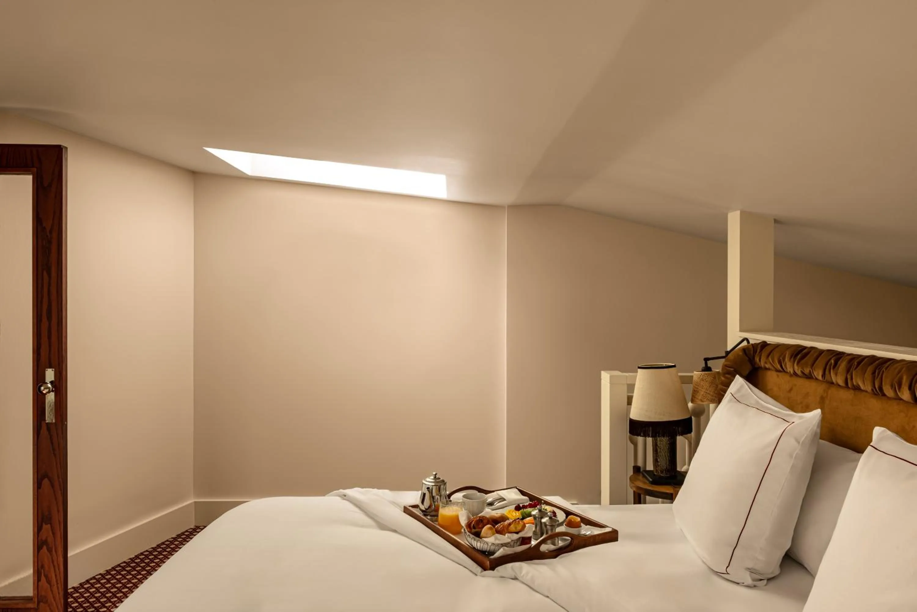 Bedroom, Bed in Château des Fleurs Hôtel & Spa Paris