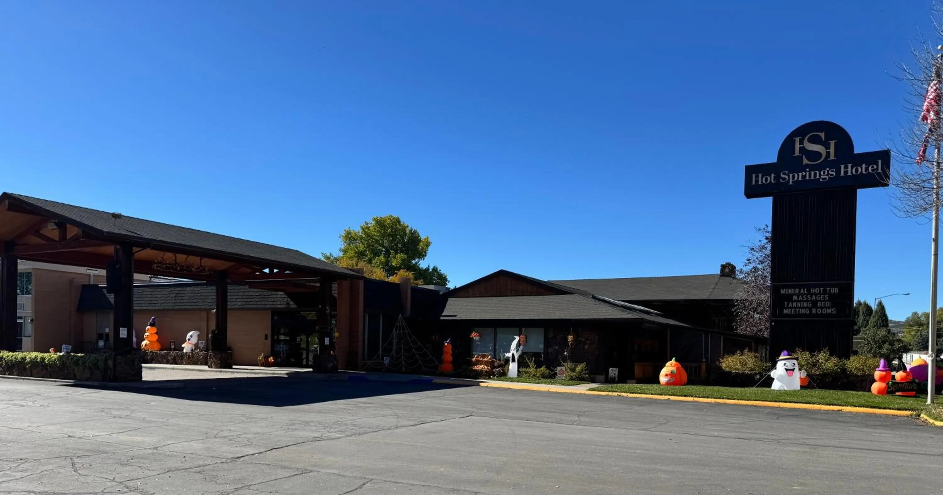 Property building in Hot Springs Hotel & Spa