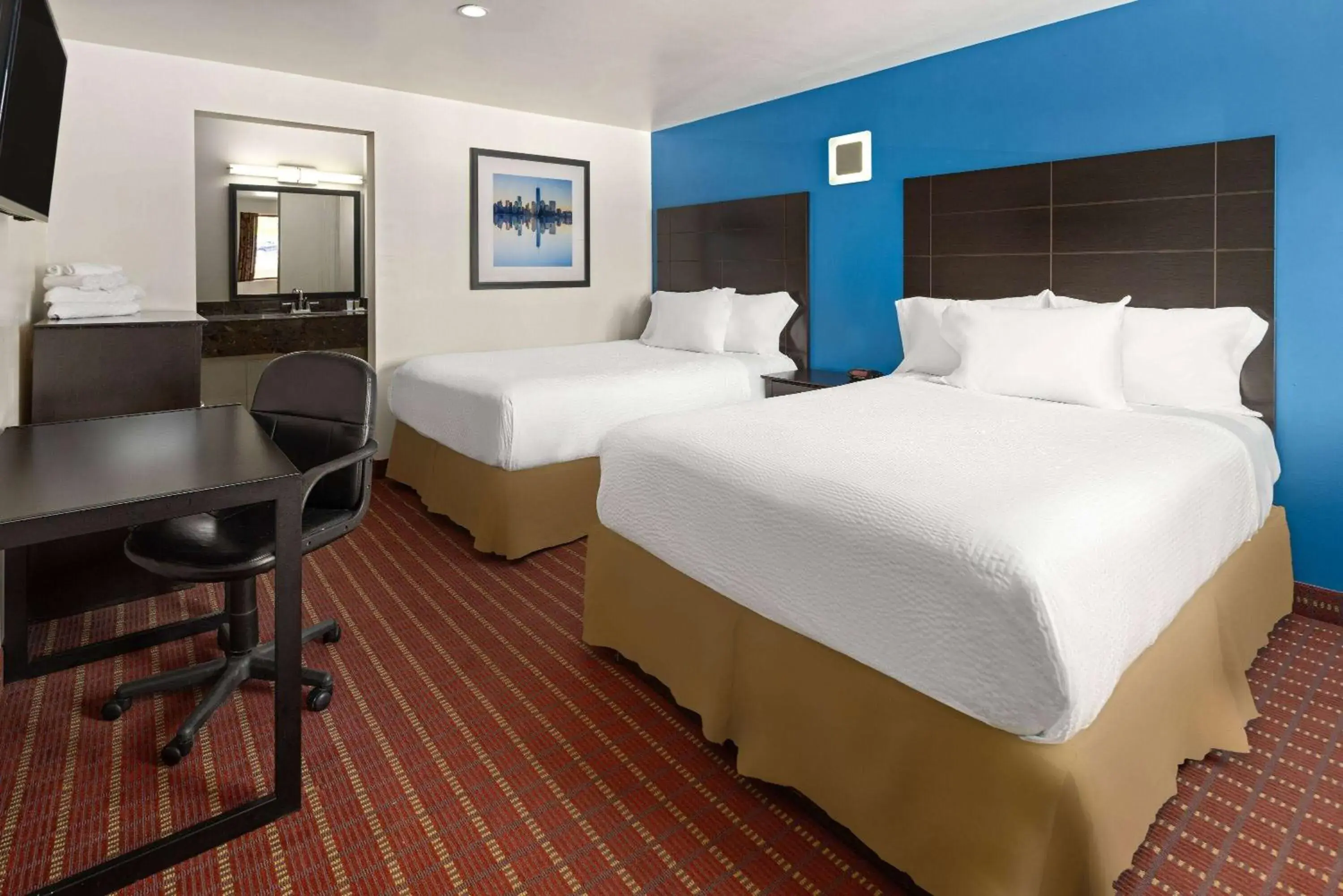 Double Room with Two Double Beds - Non-Smoking in Travelodge by Wyndham Manhasset Double Room with Two Double Beds - Non-Smoking in Travelodge by Wyndham Manhasset