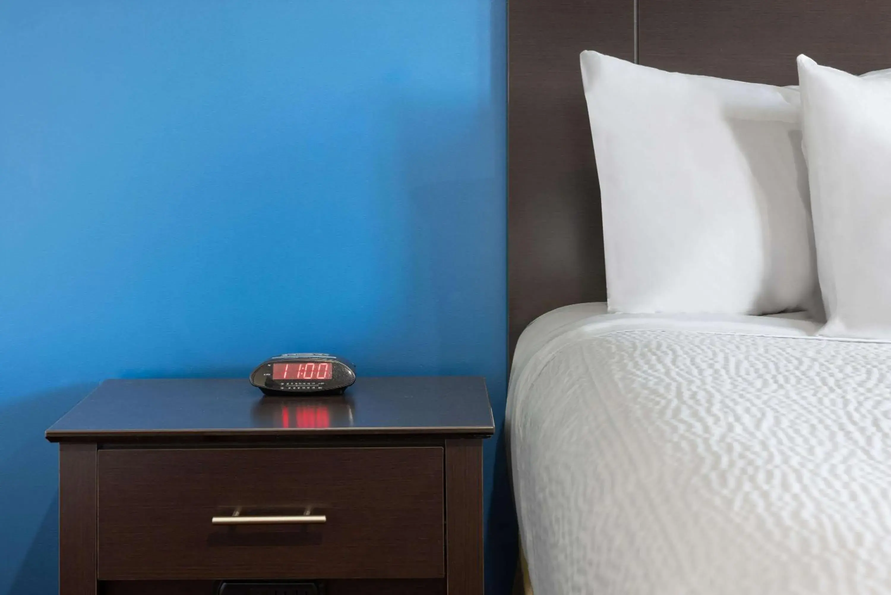 Photo of the whole room, Bed in Travelodge by Wyndham Manhasset Photo of the whole room, Bed in Travelodge by Wyndham Manhasset