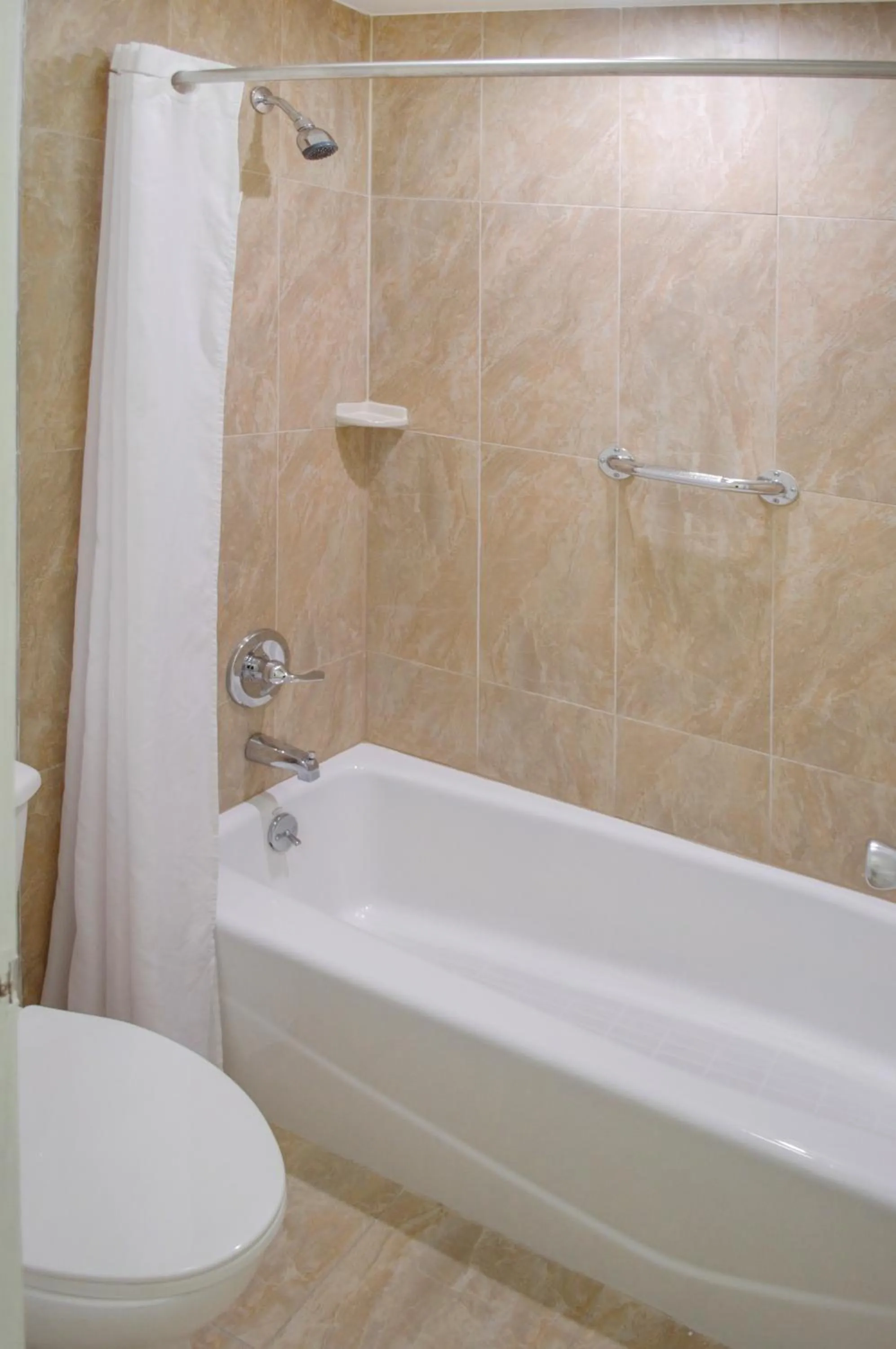 Hot Tub in Travelodge by Wyndham Manhasset