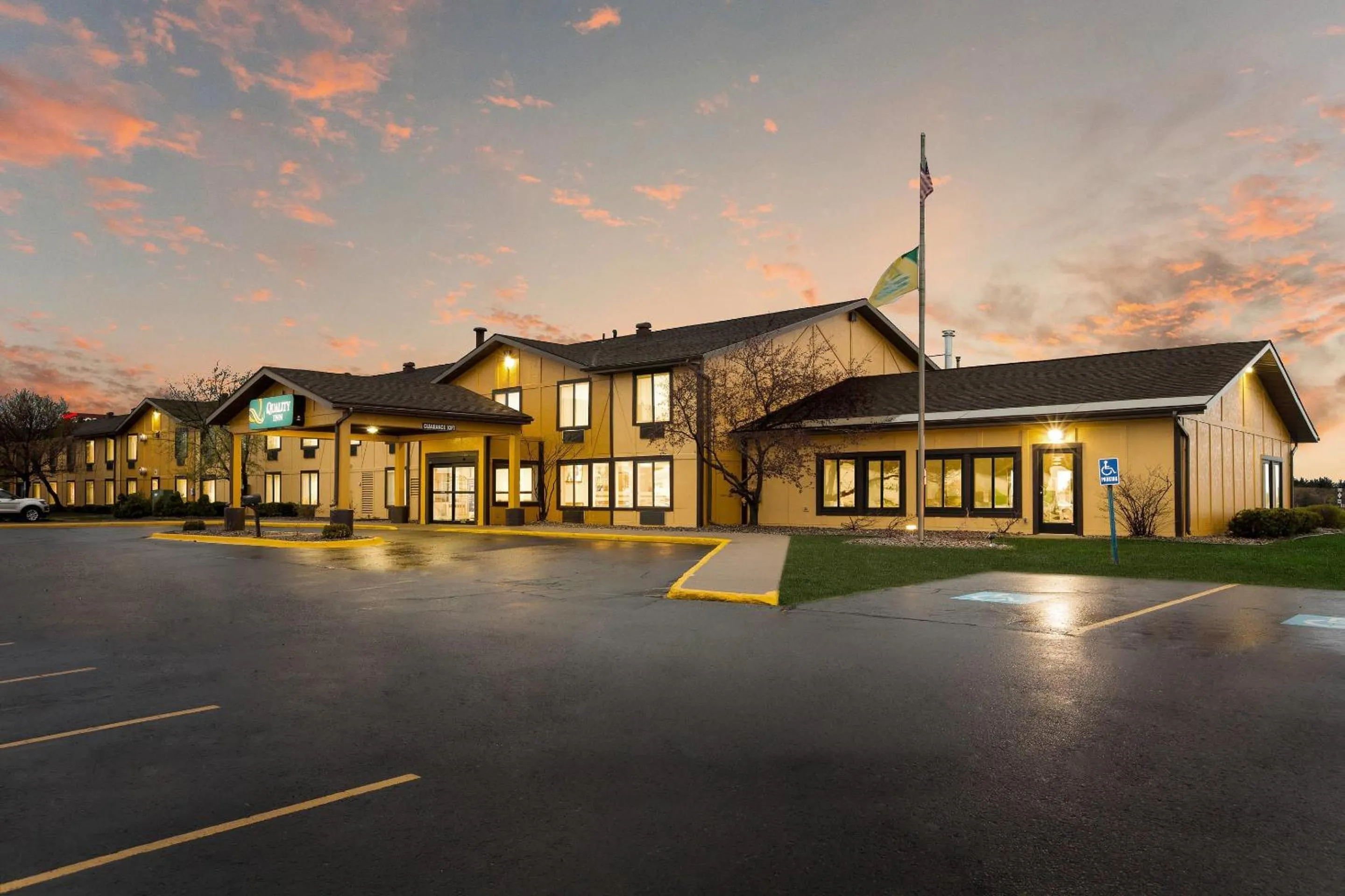 Property building in Quality Inn Marquette