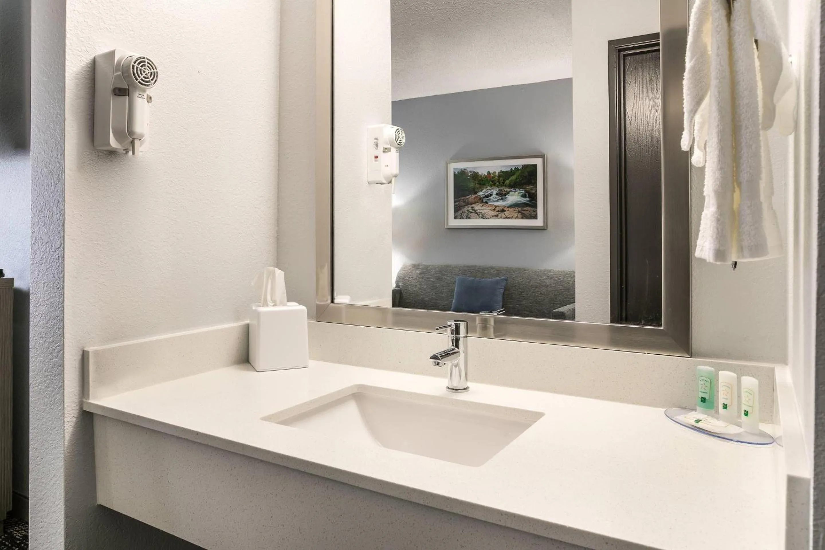 Bedroom in Quality Inn Marquette