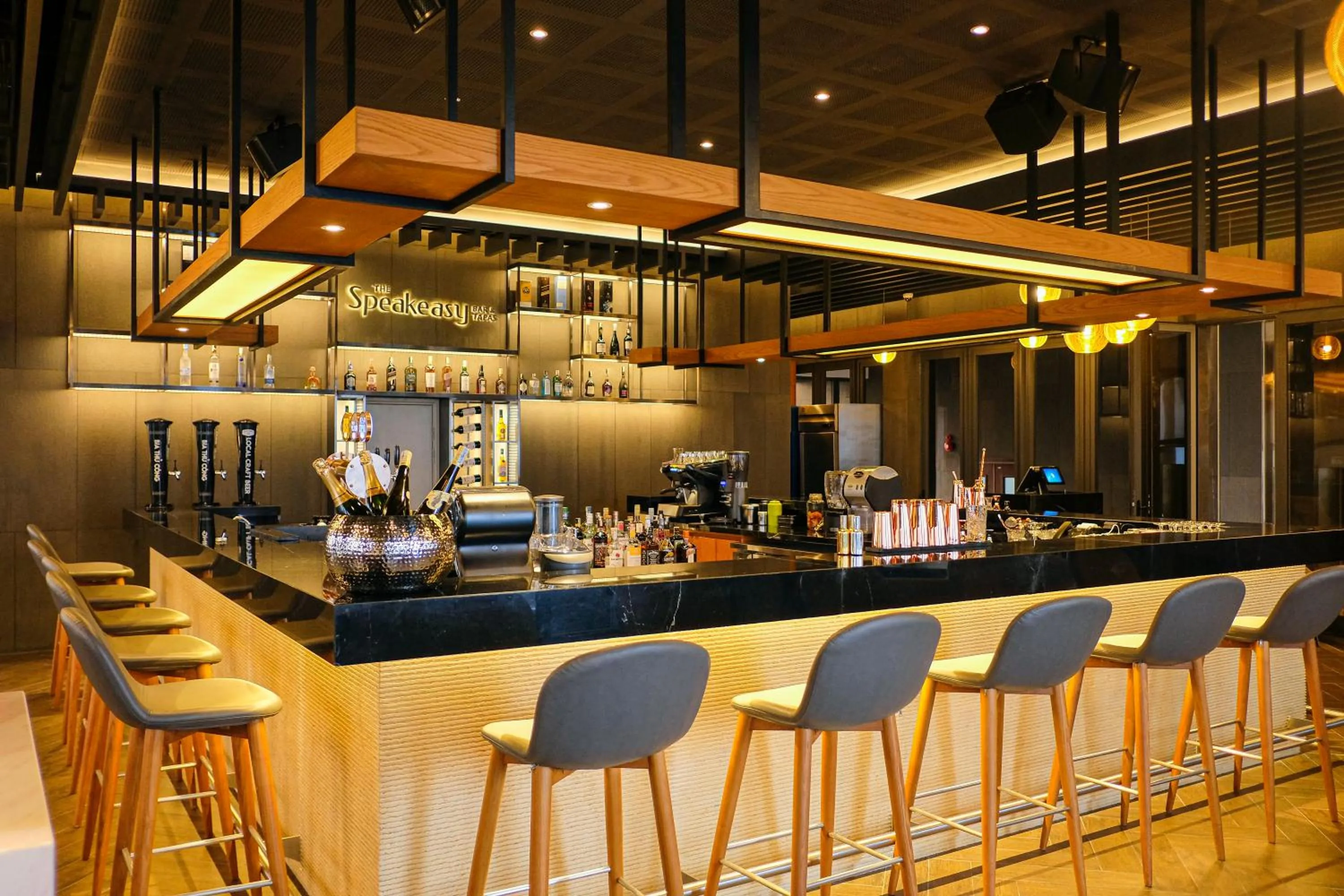 Lounge or bar in Prince Hotel Da Nang - Formerly Sel de Mer Hotel & Suites