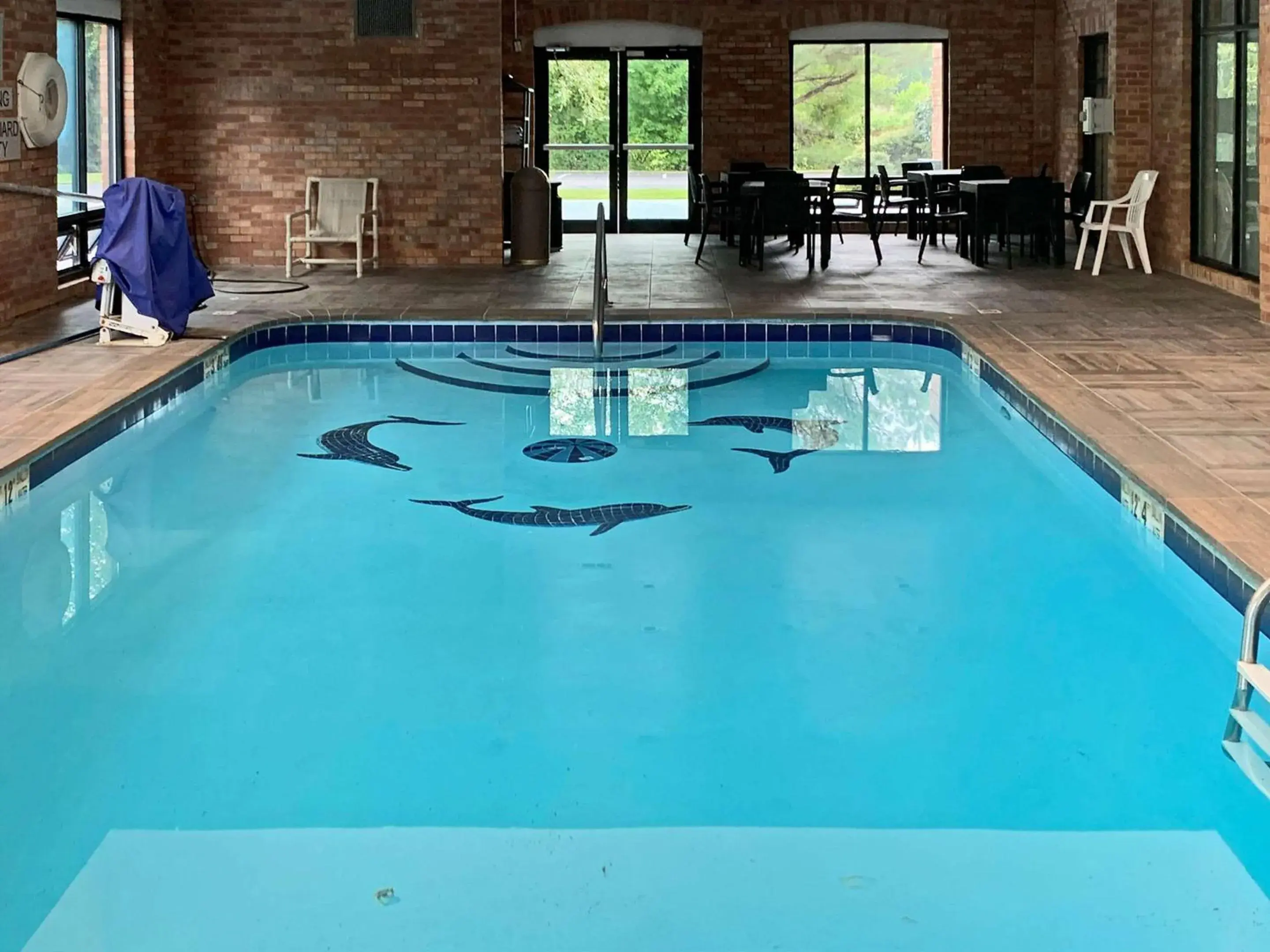 Swimming pool in Comfort Inn & Suites Columbus North Swimming pool in Comfort Inn & Suites Columbus North