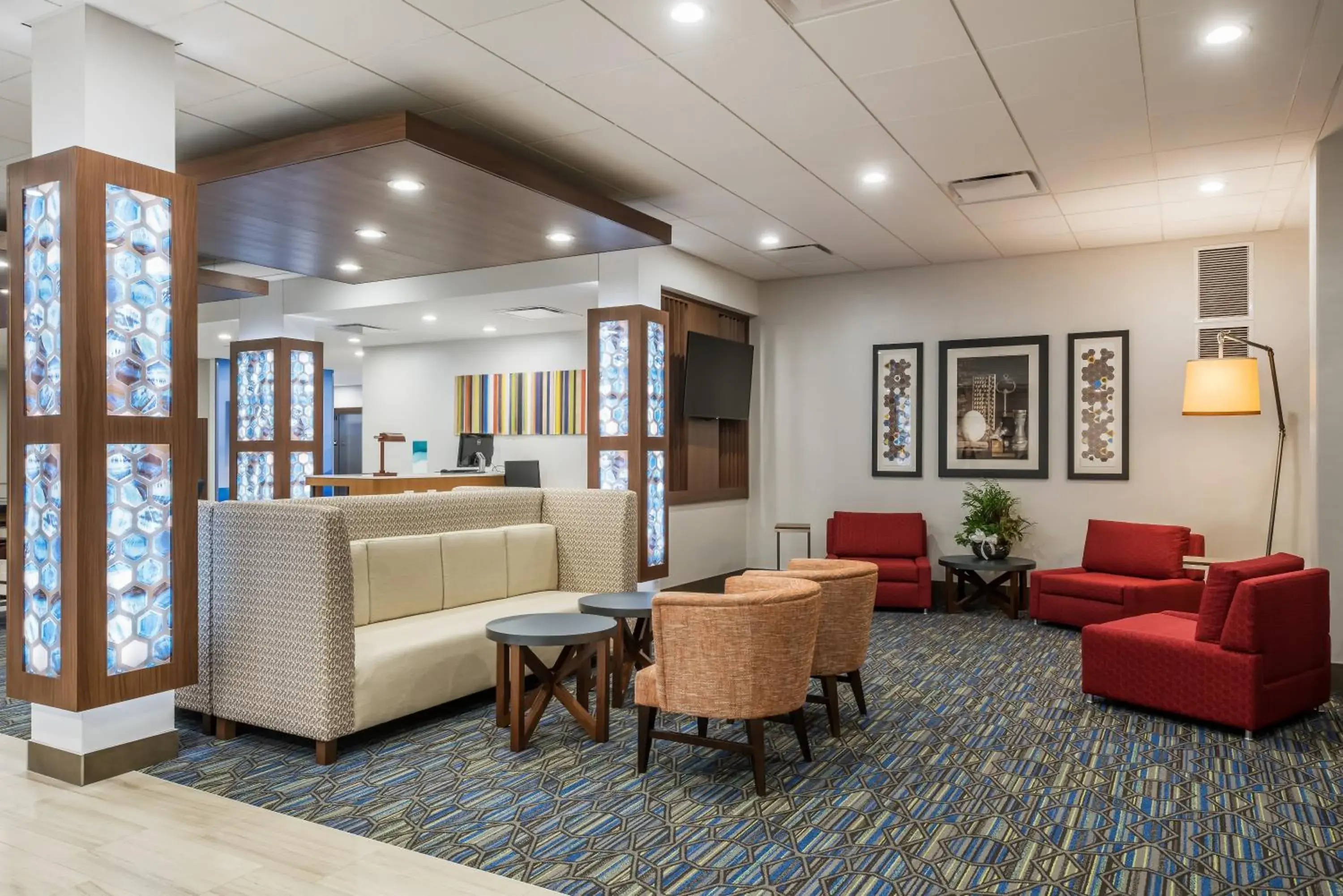 Property building in Holiday Inn Express & Suites West Plains Southwest by IHG Property building in Holiday Inn Express & Suites West Plains Southwest by IHG