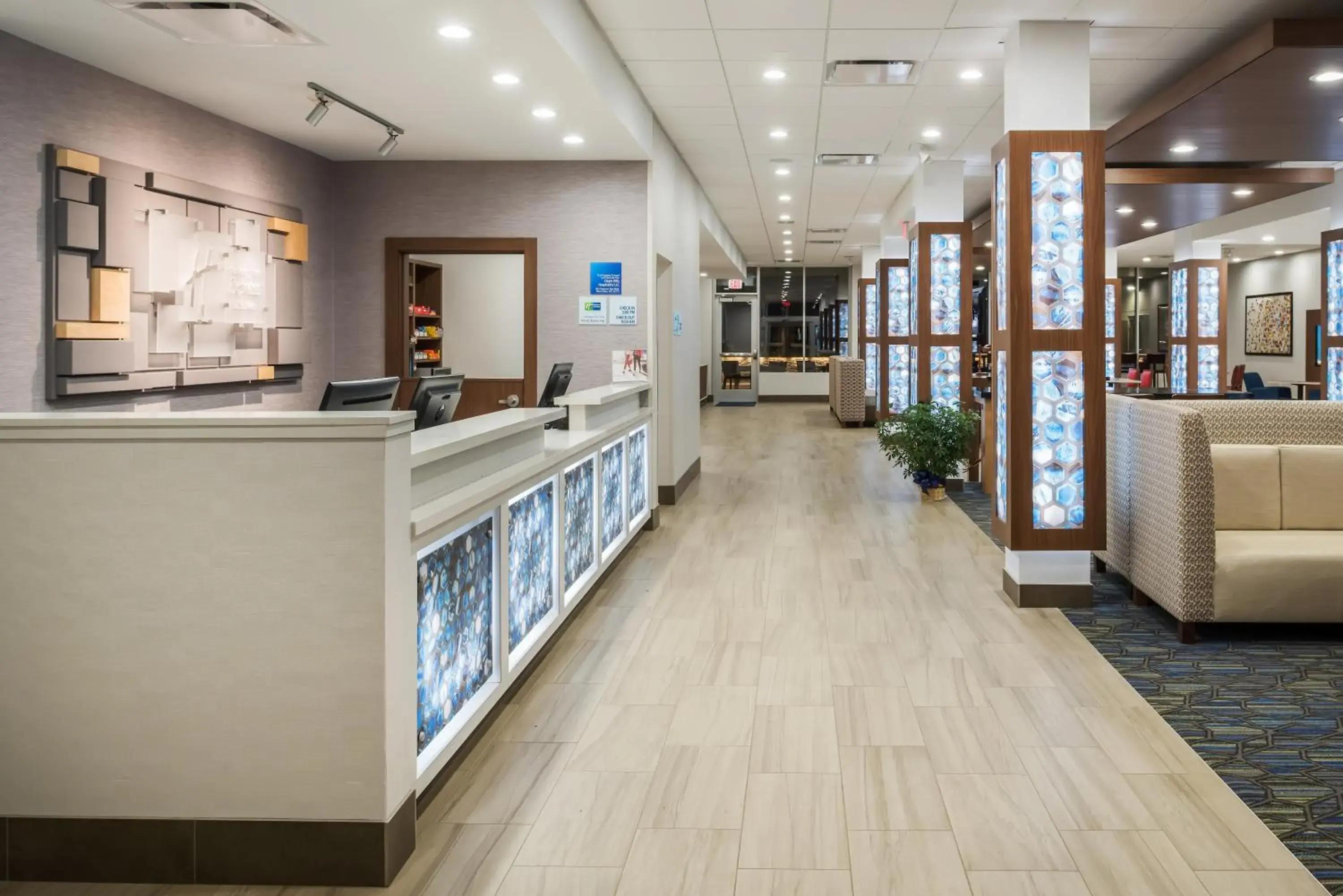 Property building in Holiday Inn Express & Suites West Plains Southwest by IHG Property building in Holiday Inn Express & Suites West Plains Southwest by IHG