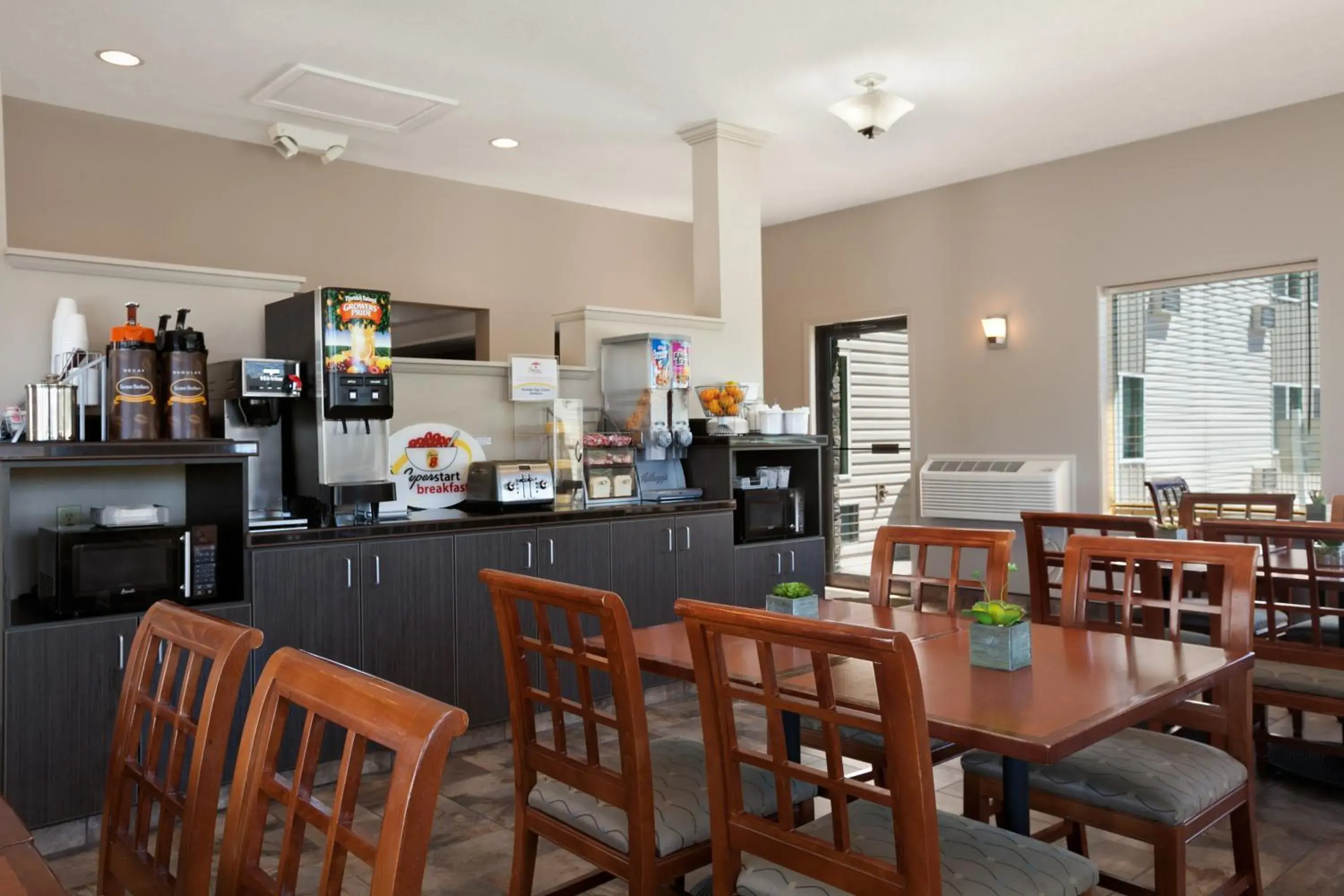 Restaurant/places to eat in Super 8 by Wyndham Pocatello Restaurant/places to eat in Super 8 by Wyndham Pocatello