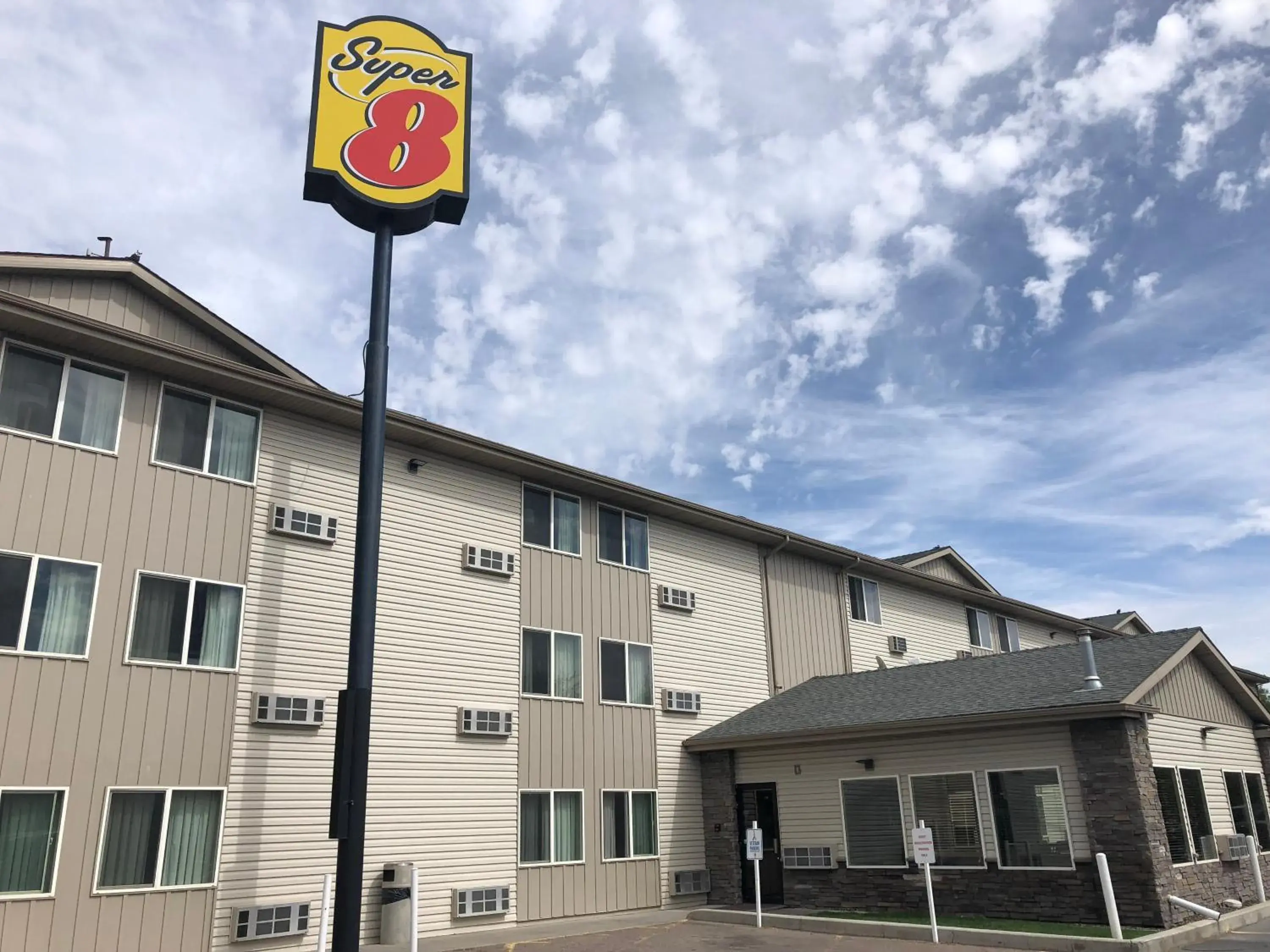 Facade/entrance in Super 8 by Wyndham Pocatello Facade/entrance in Super 8 by Wyndham Pocatello