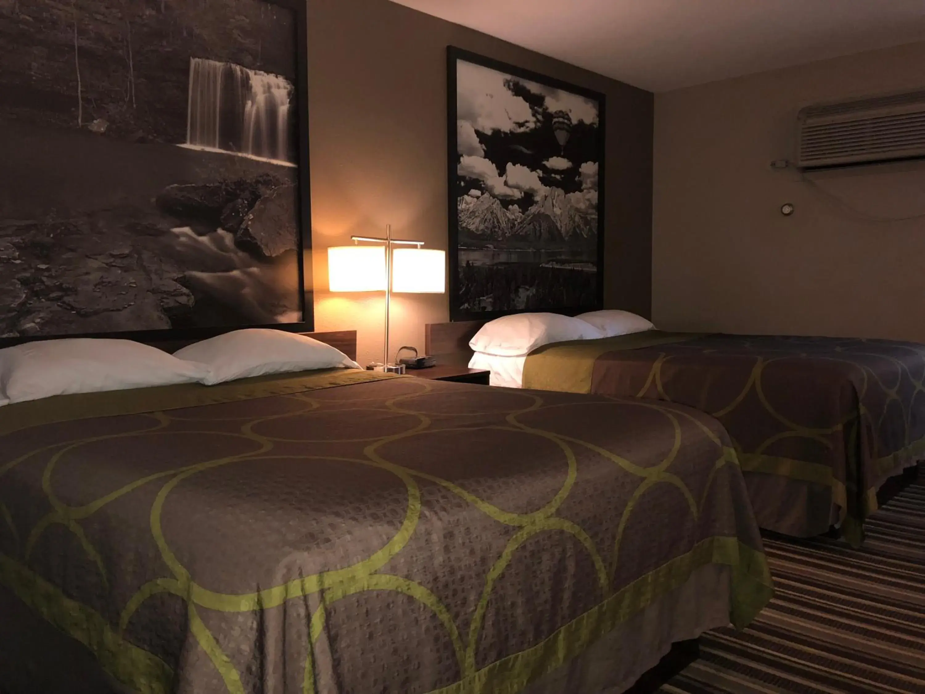 Bedroom, Bed in Super 8 by Wyndham Pocatello Bedroom, Bed in Super 8 by Wyndham Pocatello