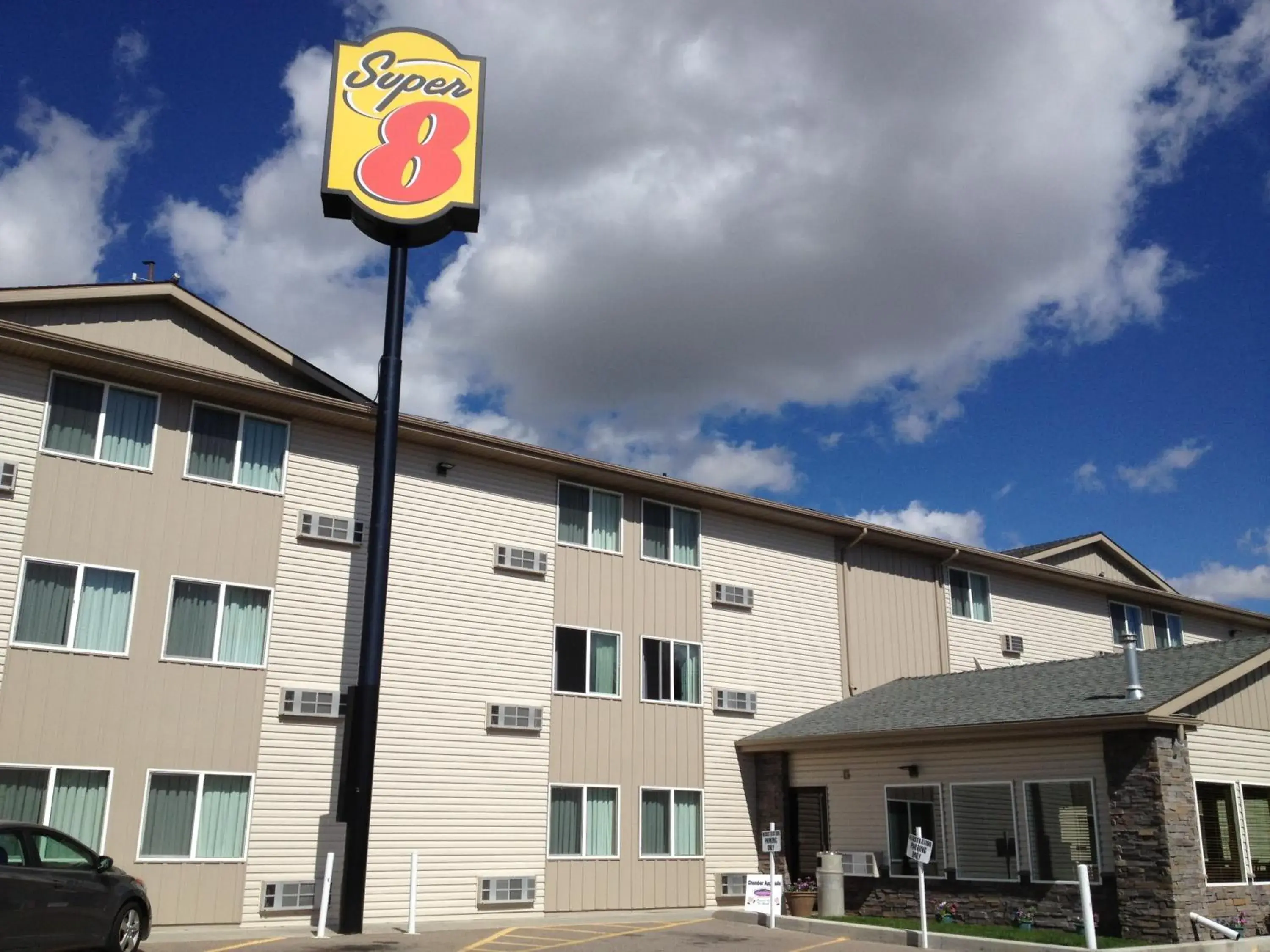 Facade/entrance in Super 8 by Wyndham Pocatello Facade/entrance in Super 8 by Wyndham Pocatello