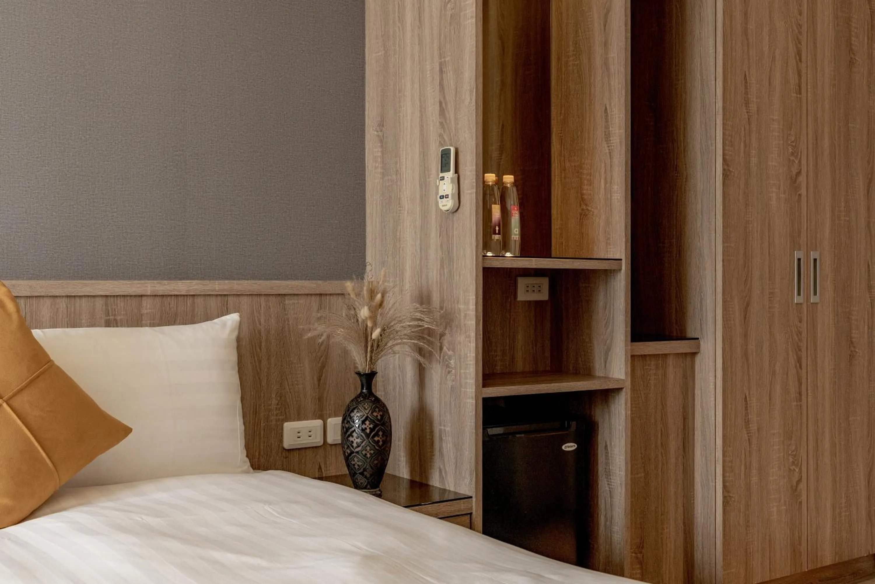 Photo of the whole room, Bed in Chillax Inn 知樂愛河館