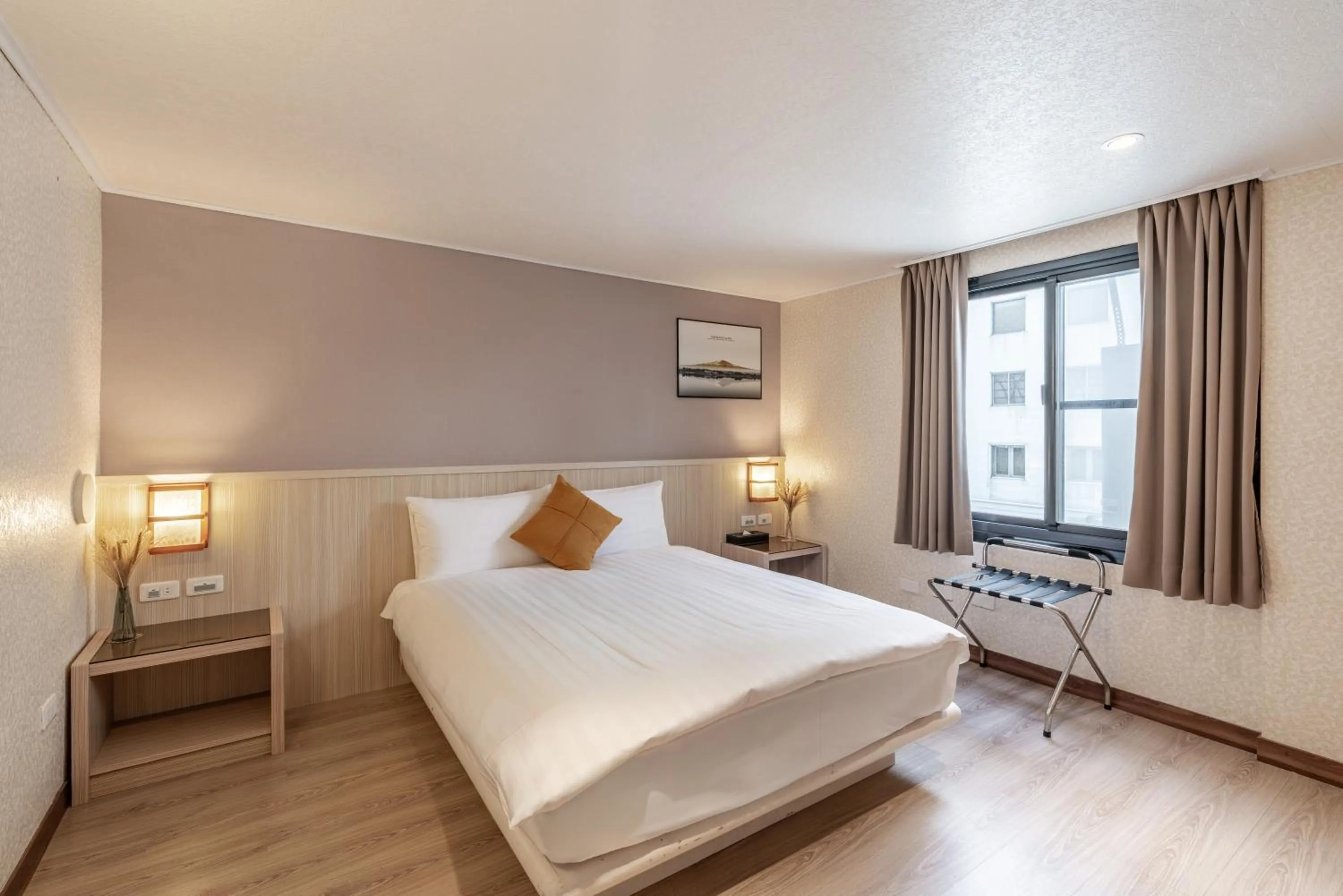 Photo of the whole room, Bed in Chillax Inn 知樂愛河館