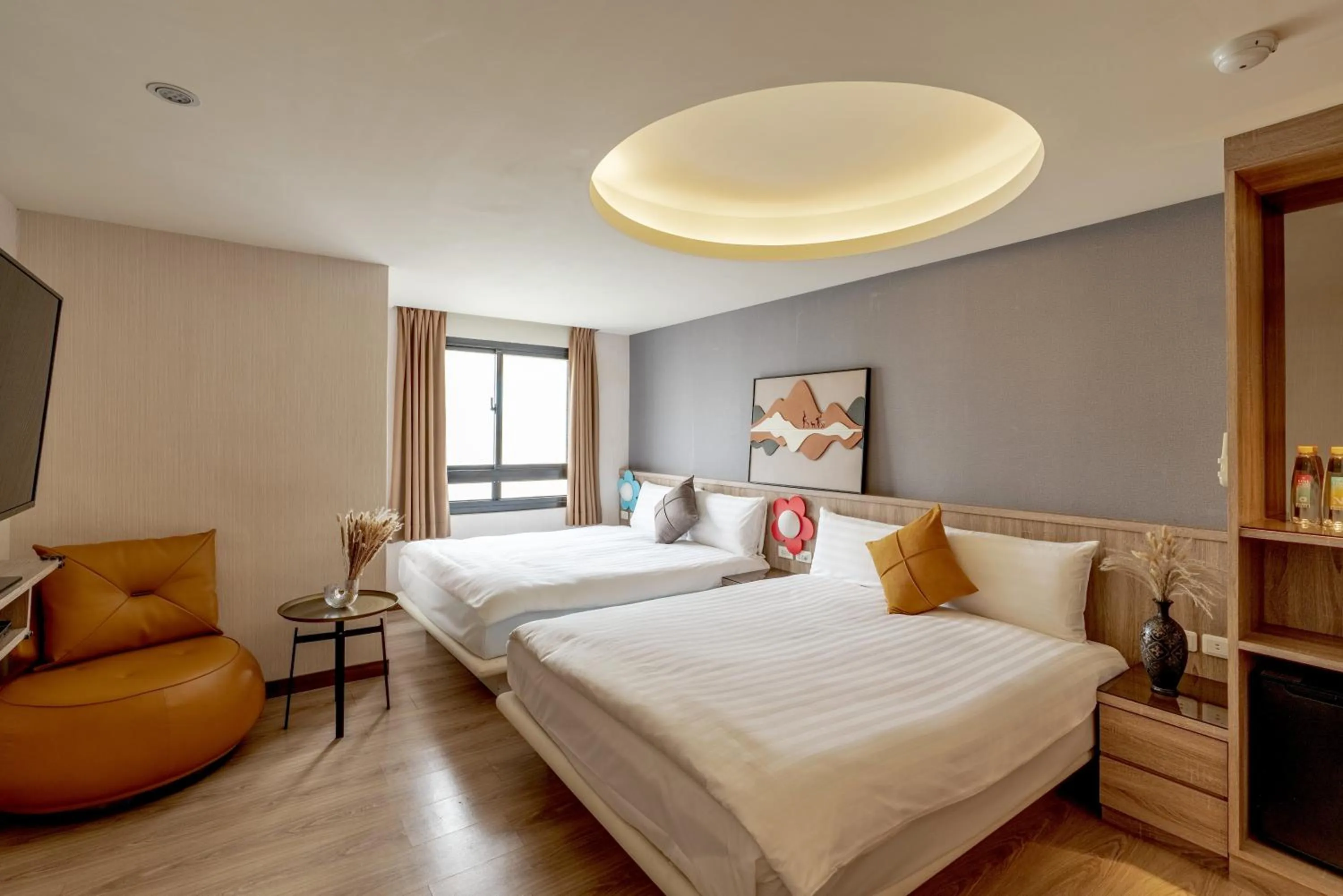 Photo of the whole room, Bed in Chillax Inn 知樂愛河館