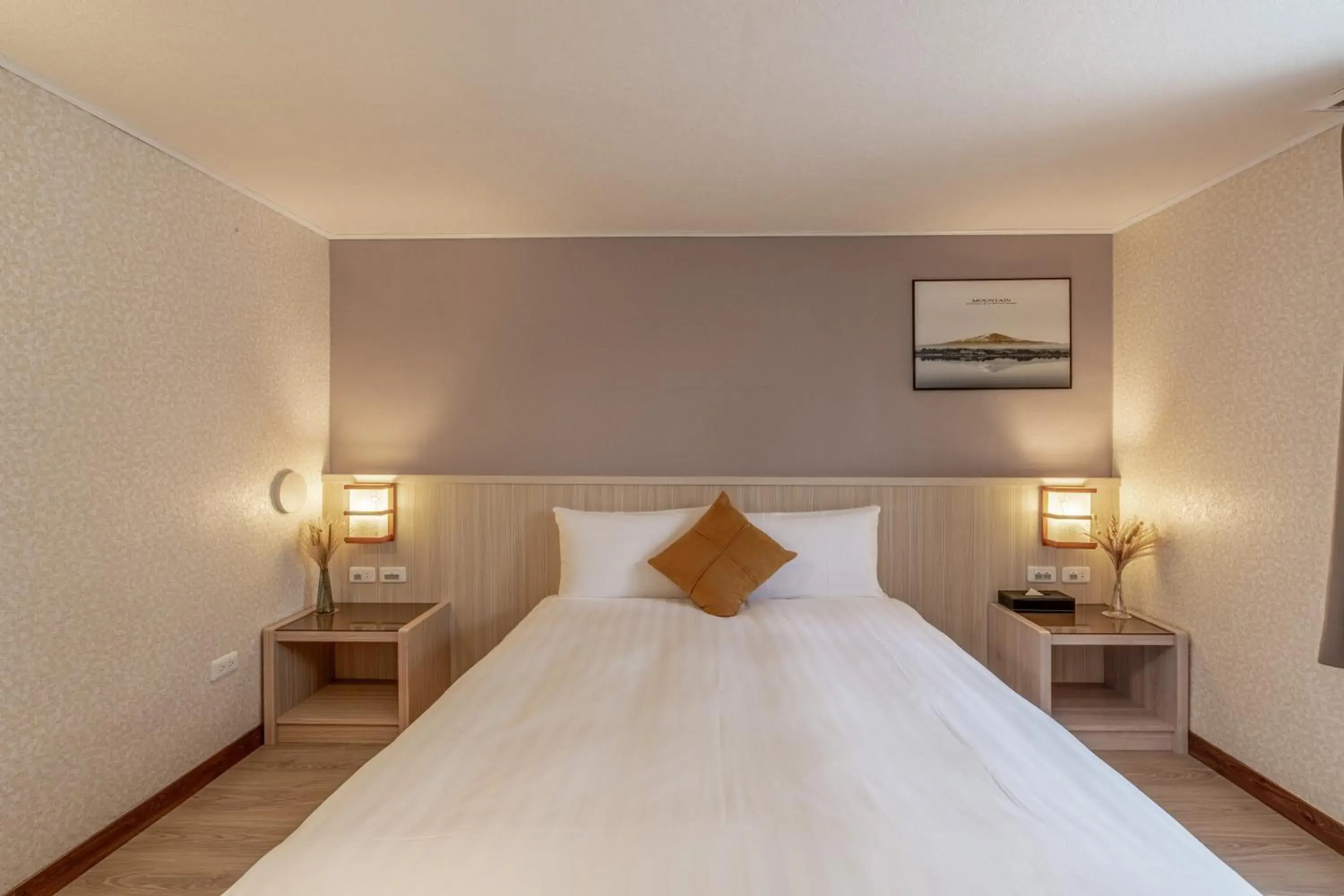 Photo of the whole room, Bed in Chillax Inn 知樂愛河館 Photo of the whole room, Bed in Chillax Inn 知樂愛河館