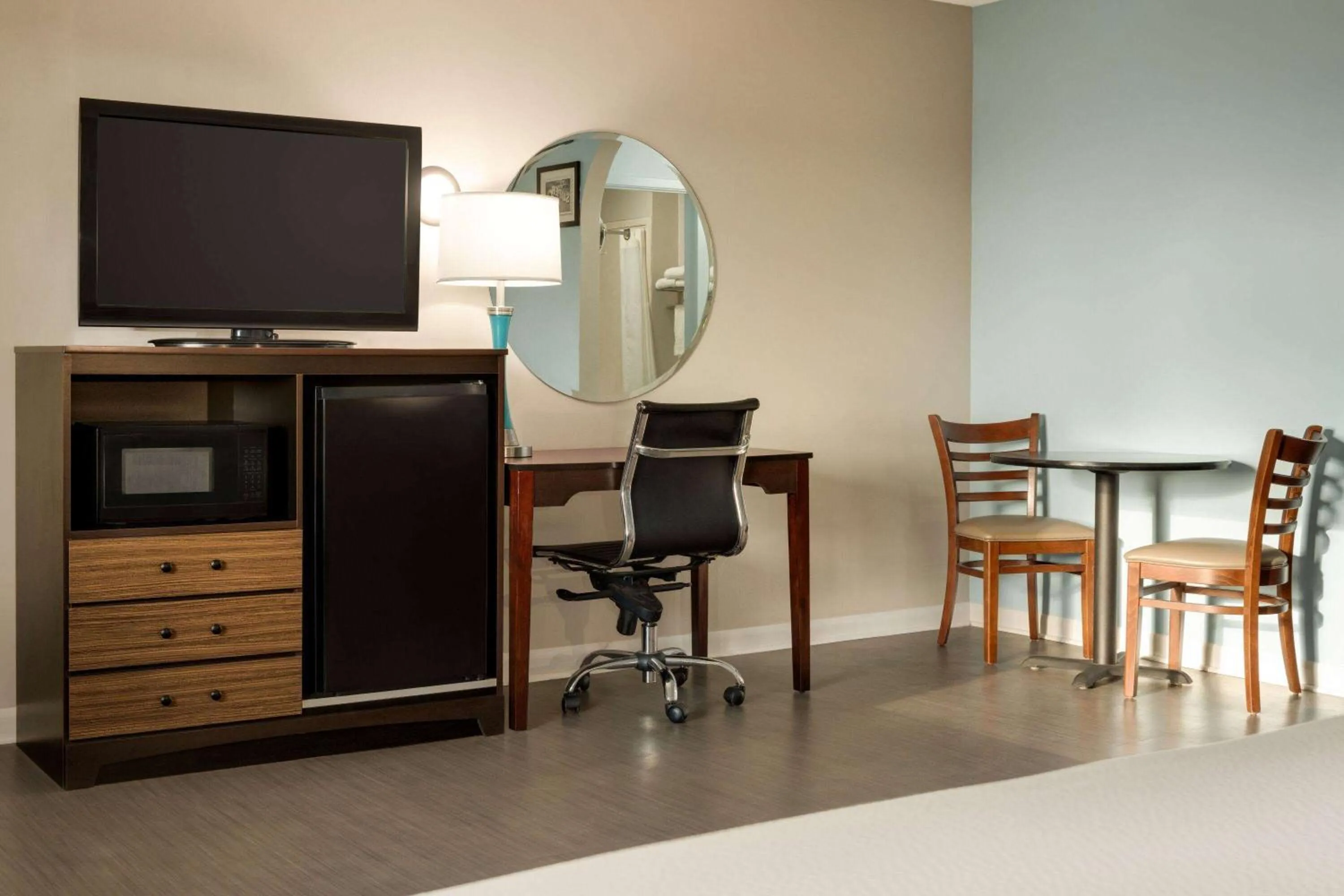 Bed in Super 8 by Wyndham Ocean Springs Biloxi