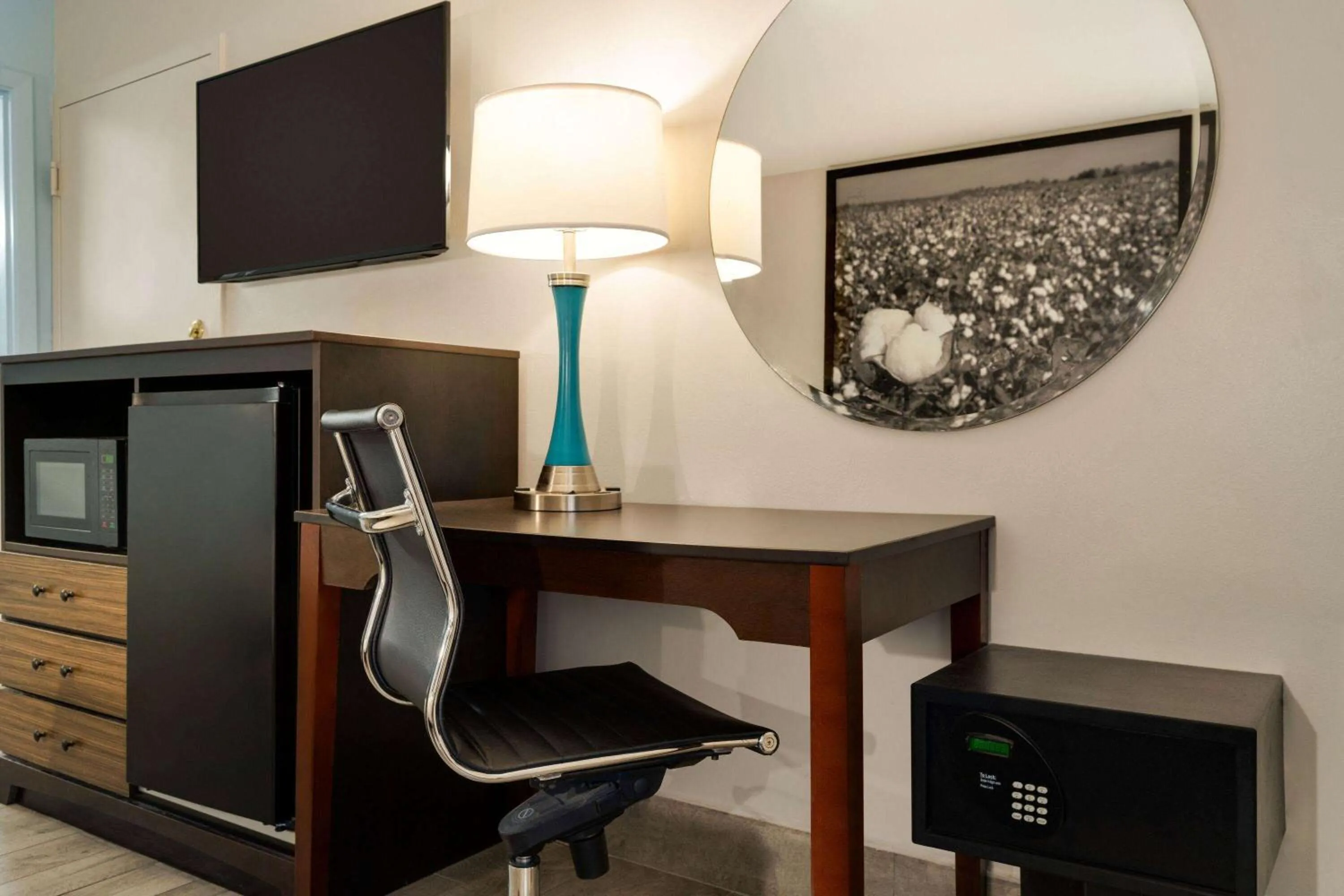 Photo of the whole room in Super 8 by Wyndham Ocean Springs Biloxi