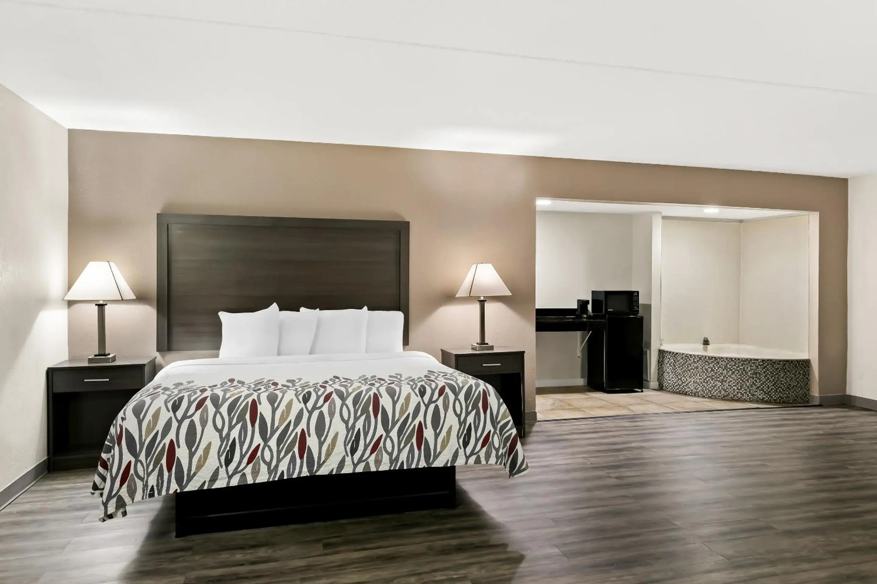 Bedroom, Bed in Red Roof Inn & Suites Duncan Bedroom, Bed in Red Roof Inn & Suites Duncan