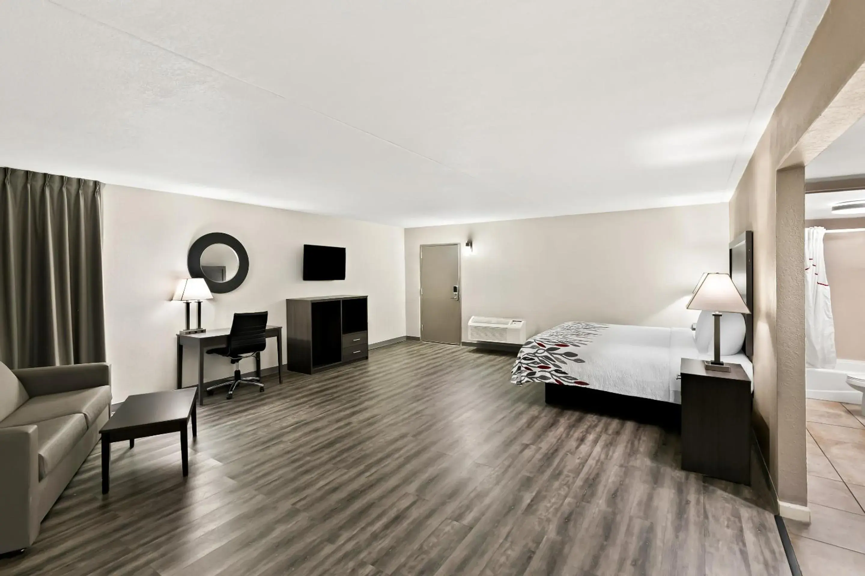 Bedroom, Bed in Red Roof Inn & Suites Duncan Bedroom, Bed in Red Roof Inn & Suites Duncan