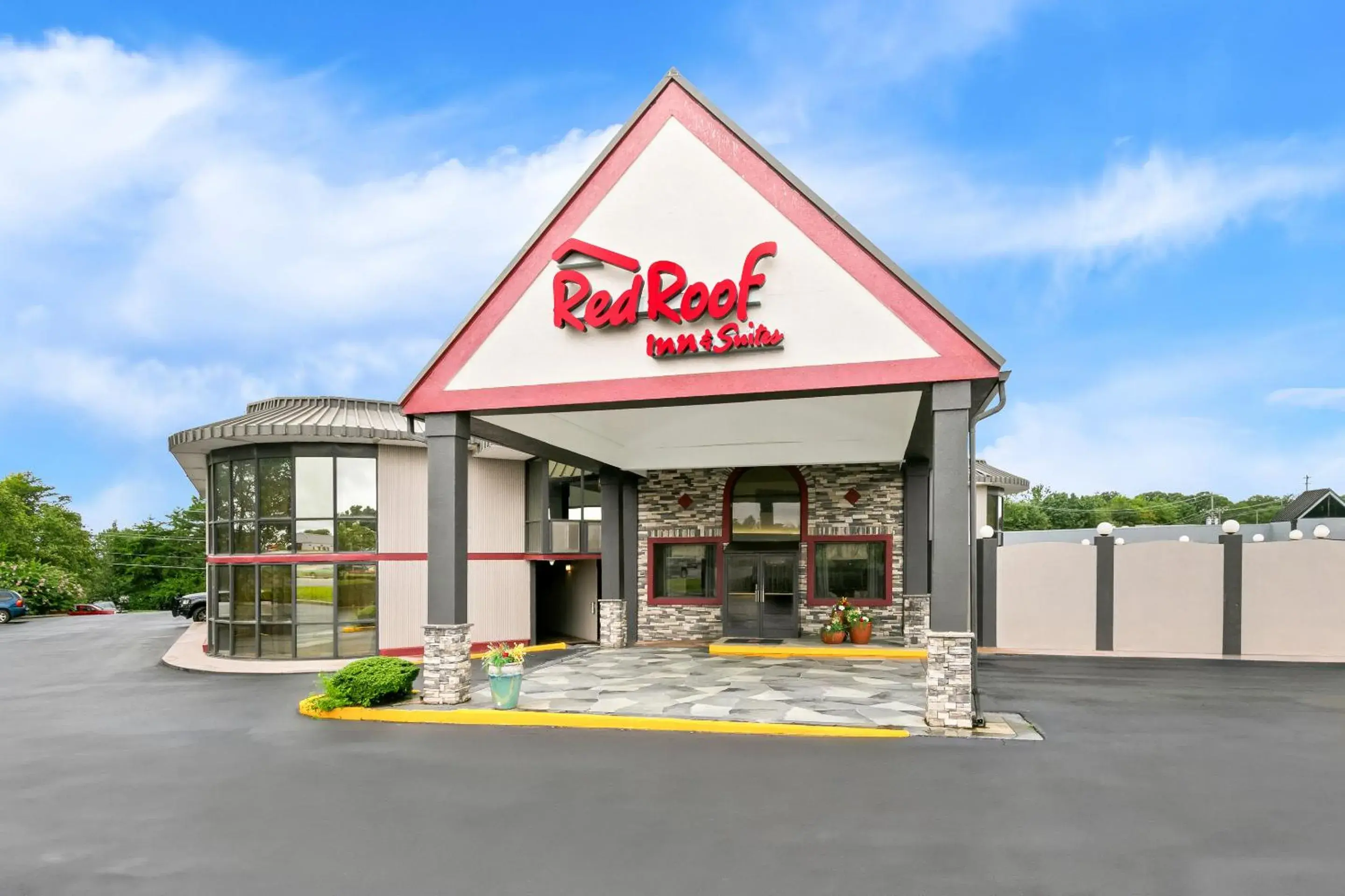 Property building in Red Roof Inn & Suites Duncan Property building in Red Roof Inn & Suites Duncan