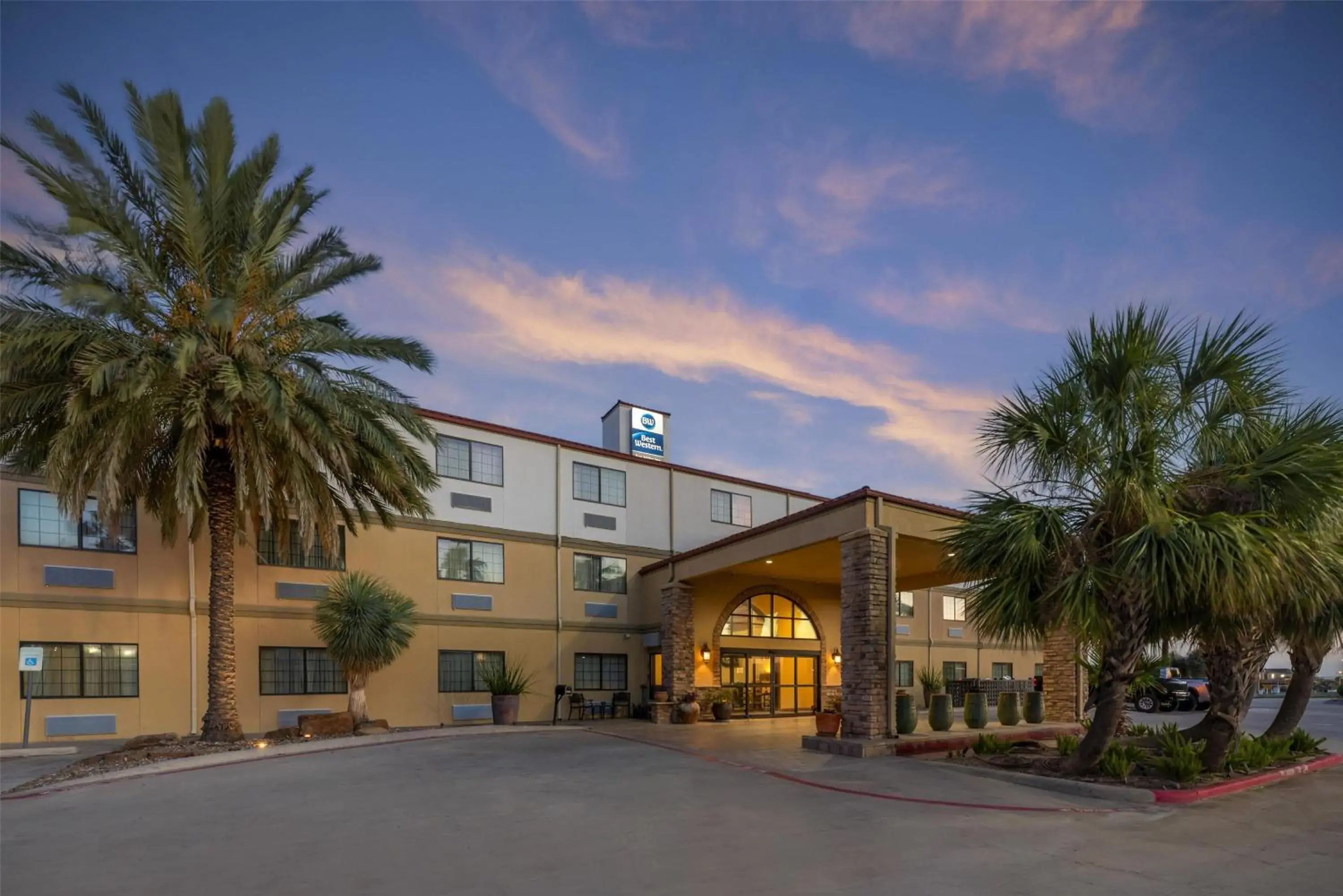 Property building in Best Western San Isidro Inn Property building in Best Western San Isidro Inn