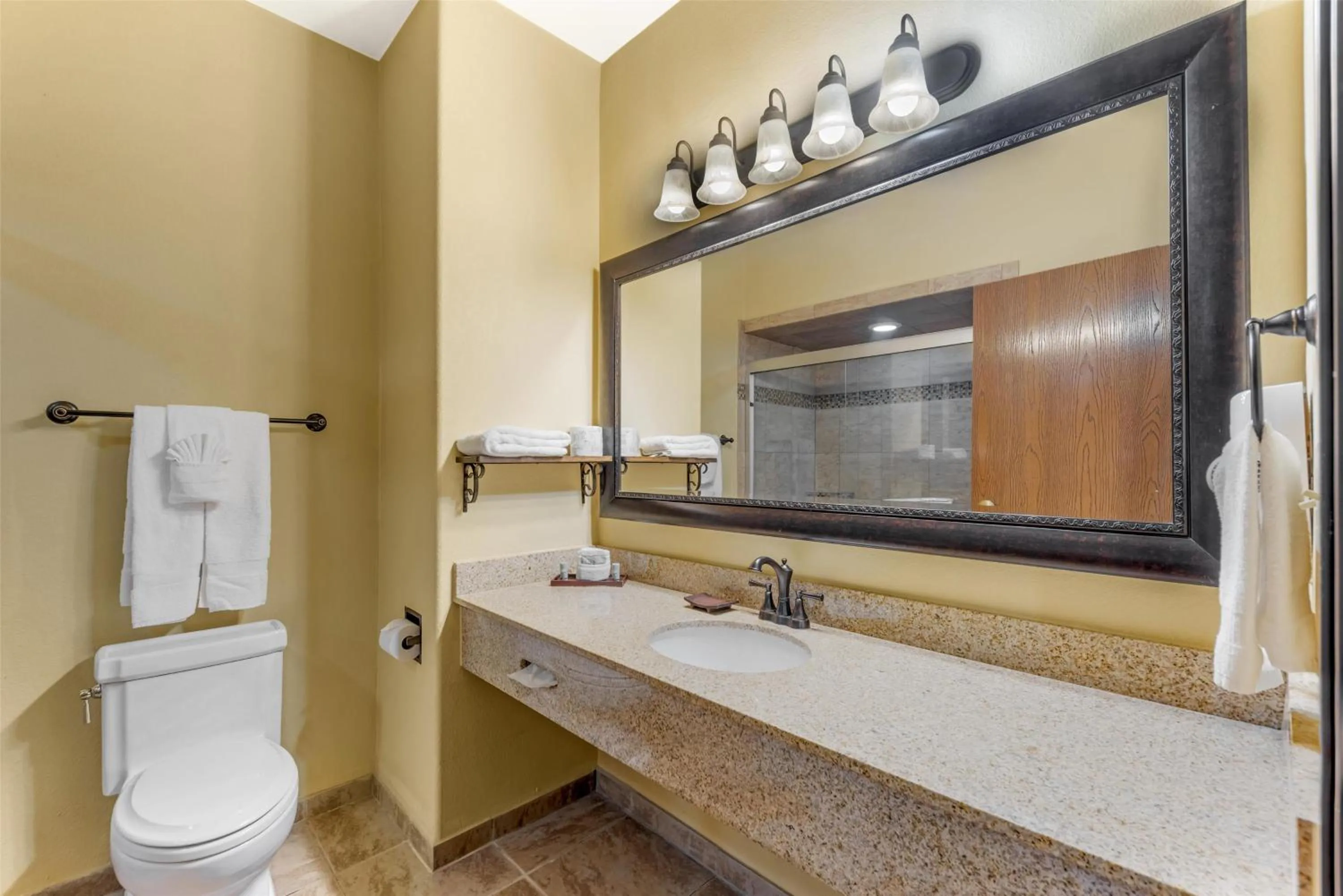 Bathroom in Best Western San Isidro Inn