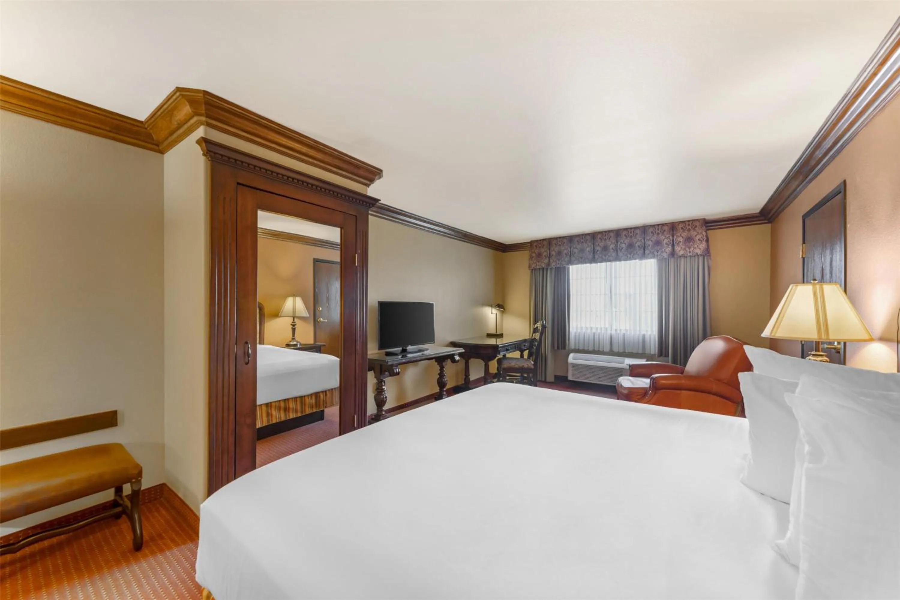 Bedroom, Bed in Best Western San Isidro Inn