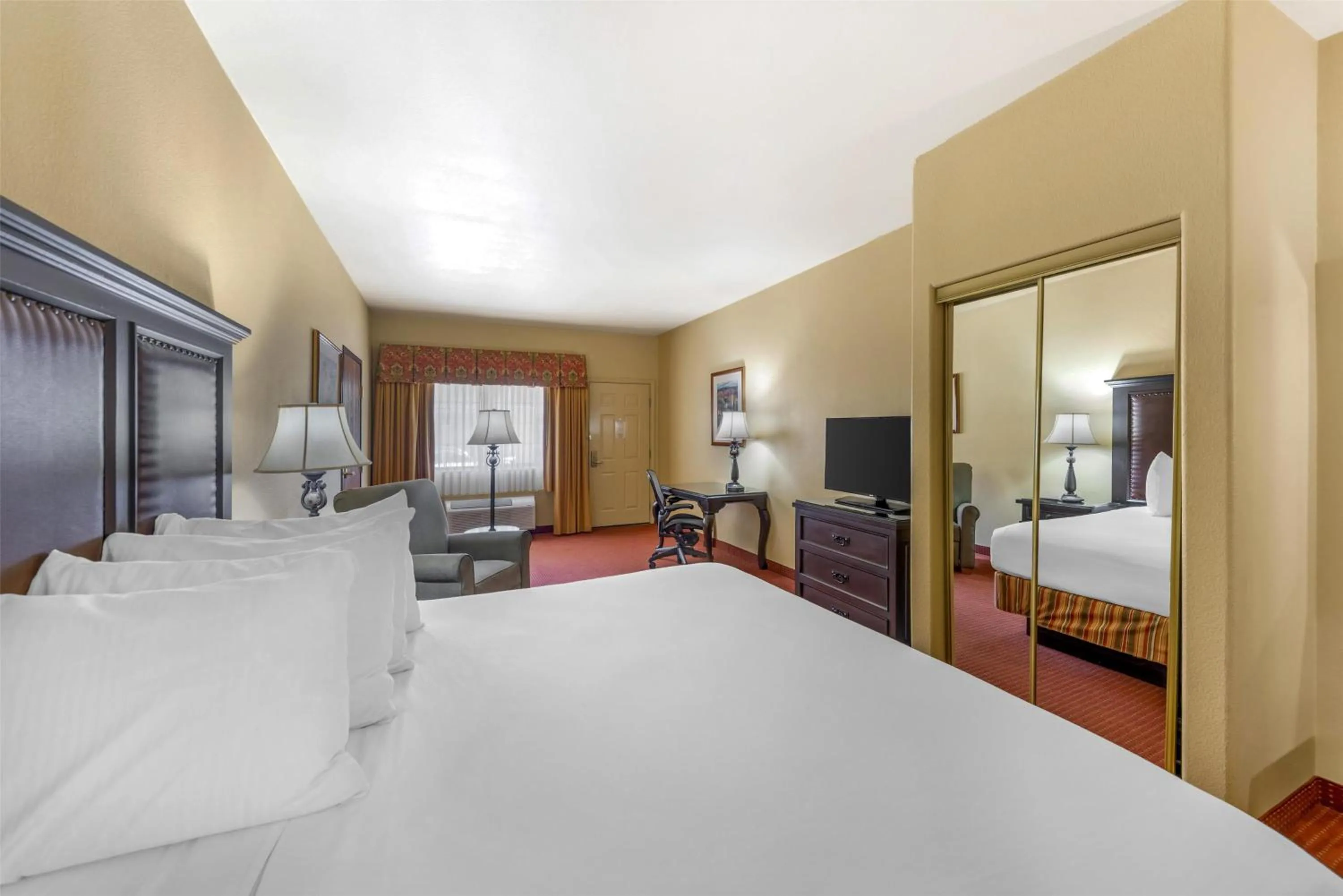 Bedroom, Bed in Best Western San Isidro Inn