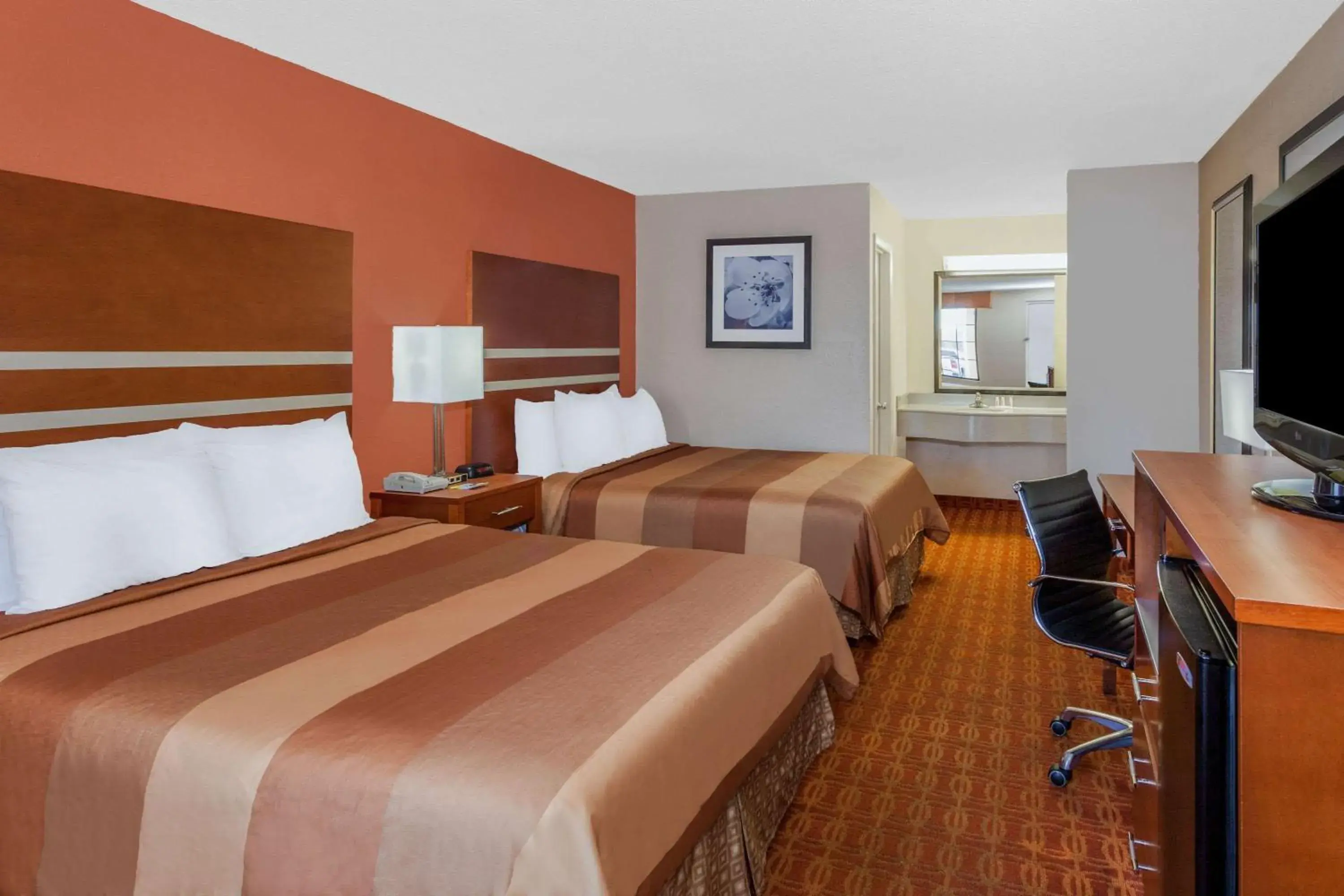 Photo of the whole room, Bed in Days Inn by Wyndham Dalton Photo of the whole room, Bed in Days Inn by Wyndham Dalton