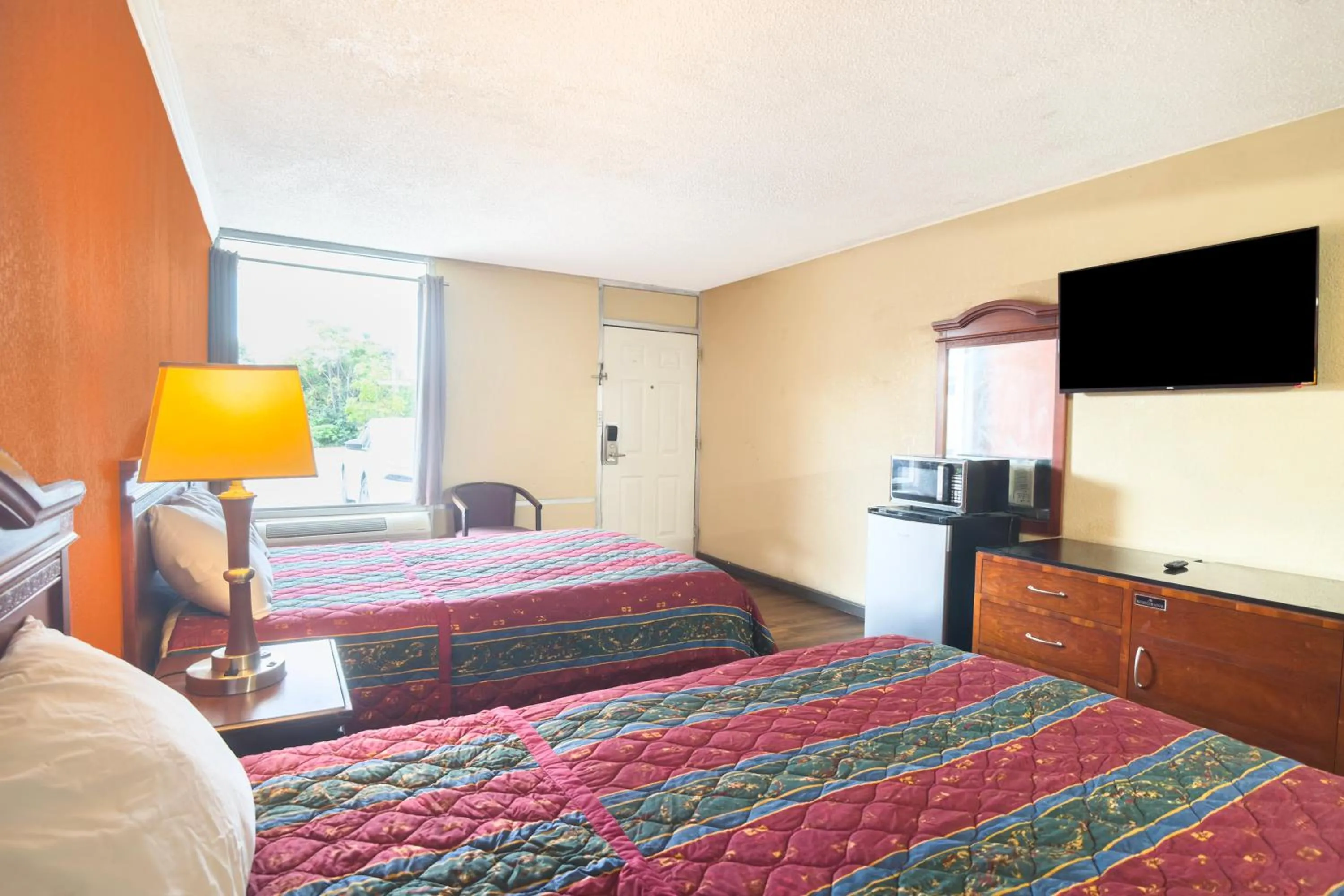 Bedroom, Bed in OYO Hotel Vienna I-75