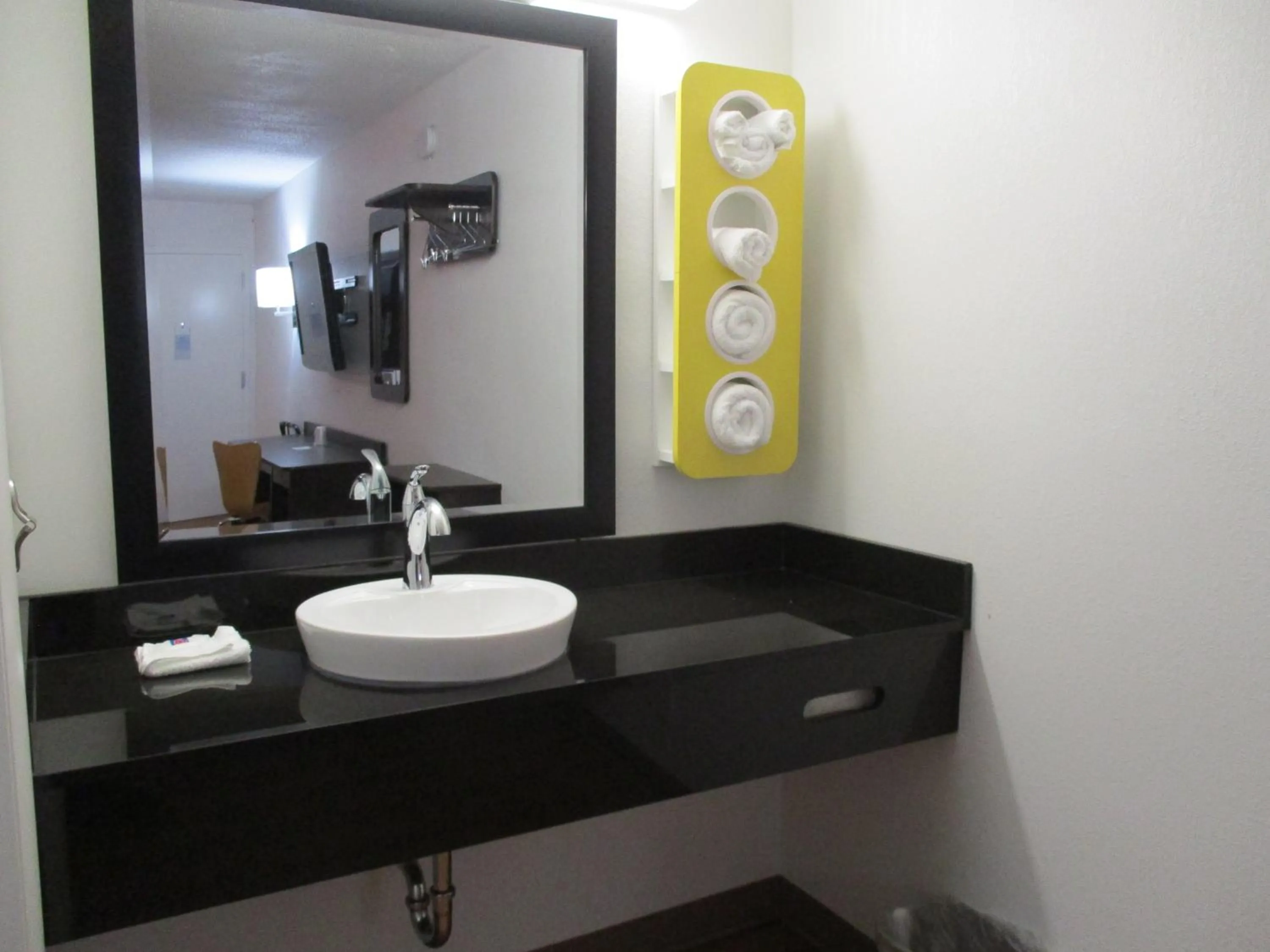 Bathroom in Motel 6-Odenton, MD - Fort Meade